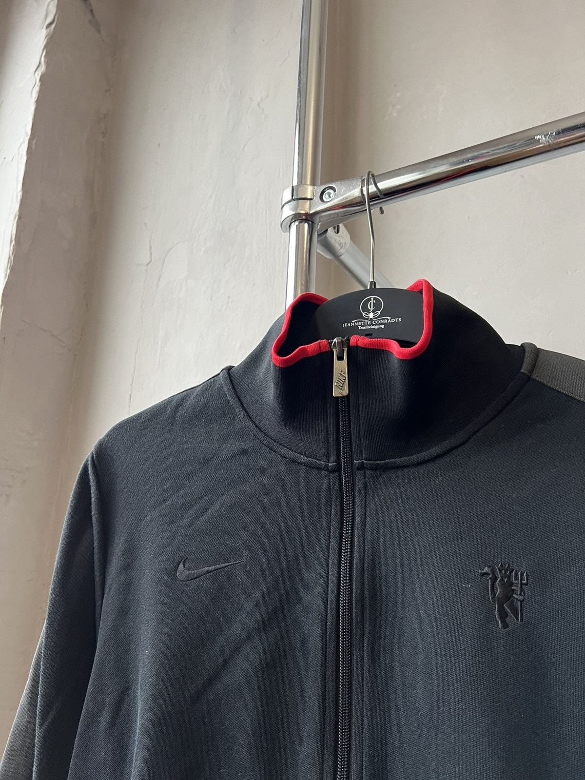 Nike 2010/11 MANCHESTER UNITED TRAINING TRACK ZIP SOCCER JACKET M Size US M / EU 48-50 / 2 - 5 Thumbnail
