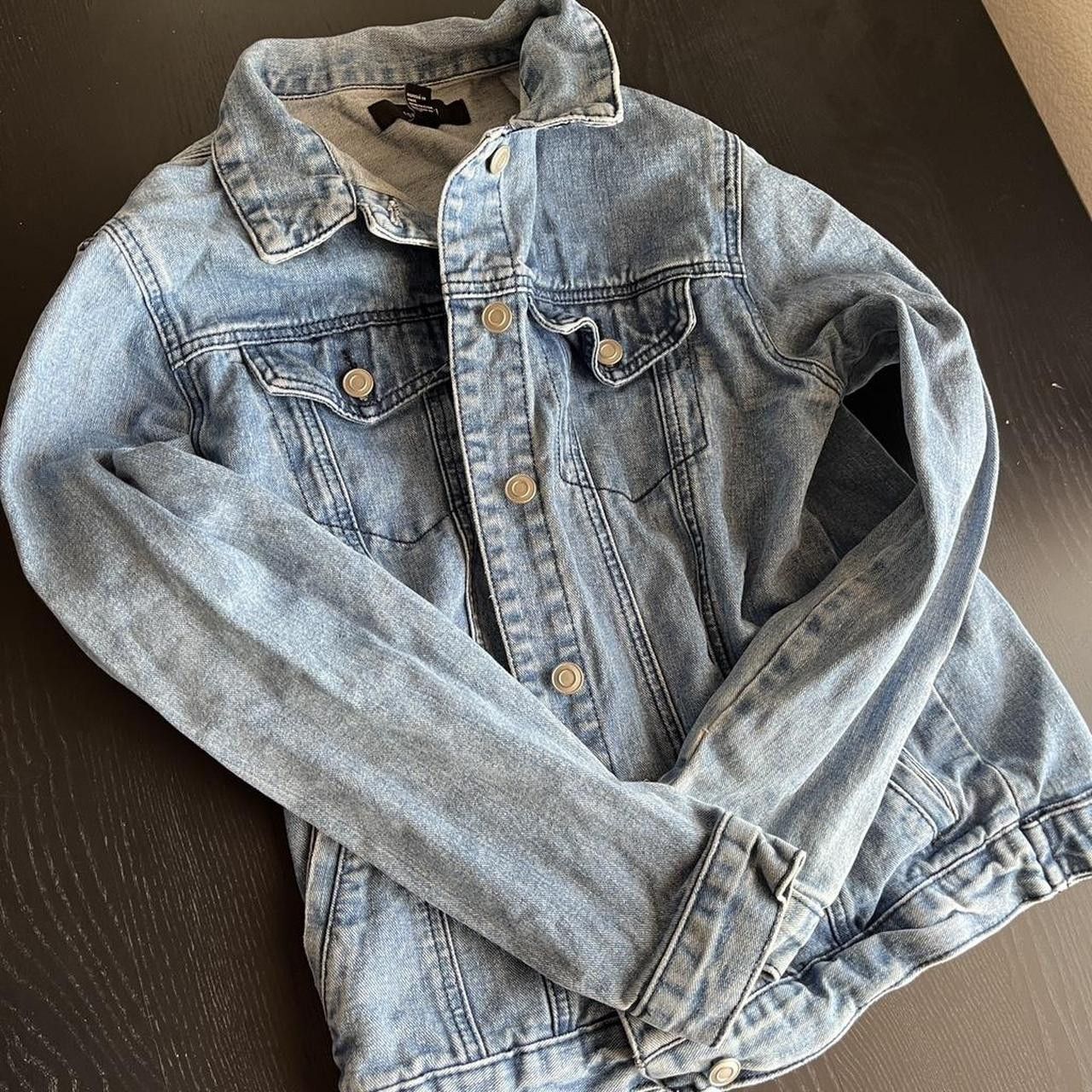 Forever 21 Fashionable and versatile cute button up blue denim jacket Size S / US 4 / IT 40 - 1 Thumbnail