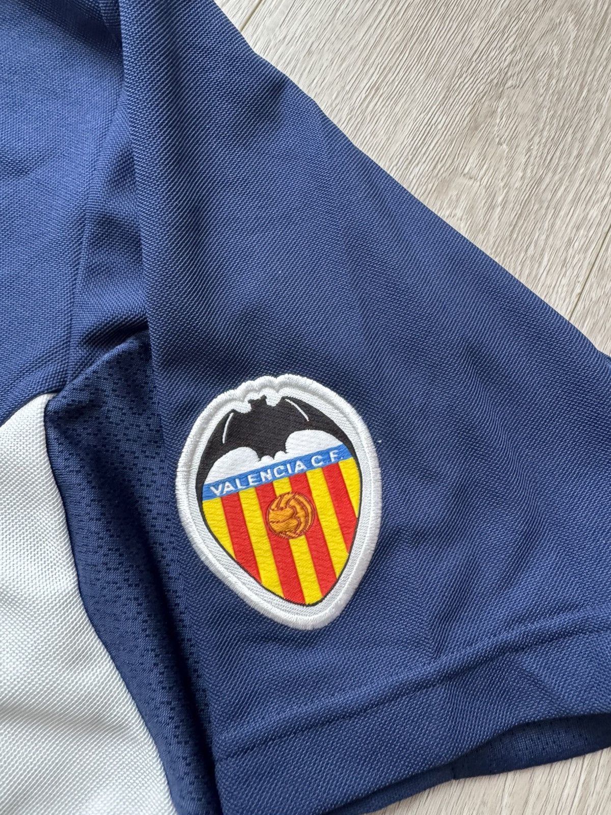 Nike Vintage 2000/01 Valencia CF Training Soccer Jersey Size US S / EU 44-46 / 1 - 3 Thumbnail