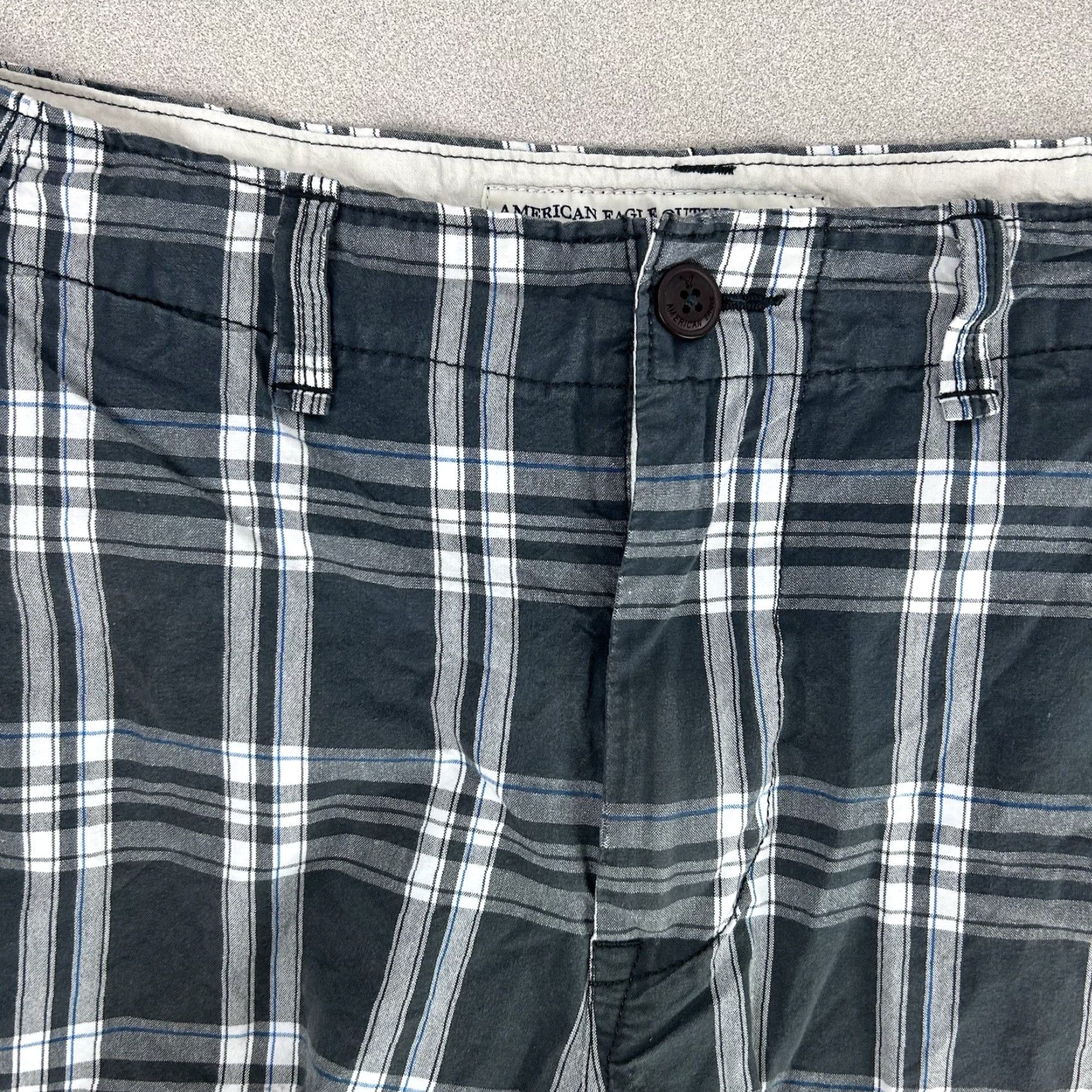Vintage AMERICAN EAGLE Shorts Mens 36 Cotton Plaid Blue Gray 10.5” Inseam Longer Length Chino Casual Preppy Size US 36 / EU 52 - 2 Thumbnail