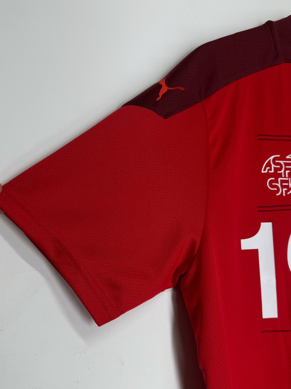 Puma #19 Itten Switzerland 2020/21 Home Puma Football Shirt Size US L / EU 52-54 / 3 - 7 Thumbnail