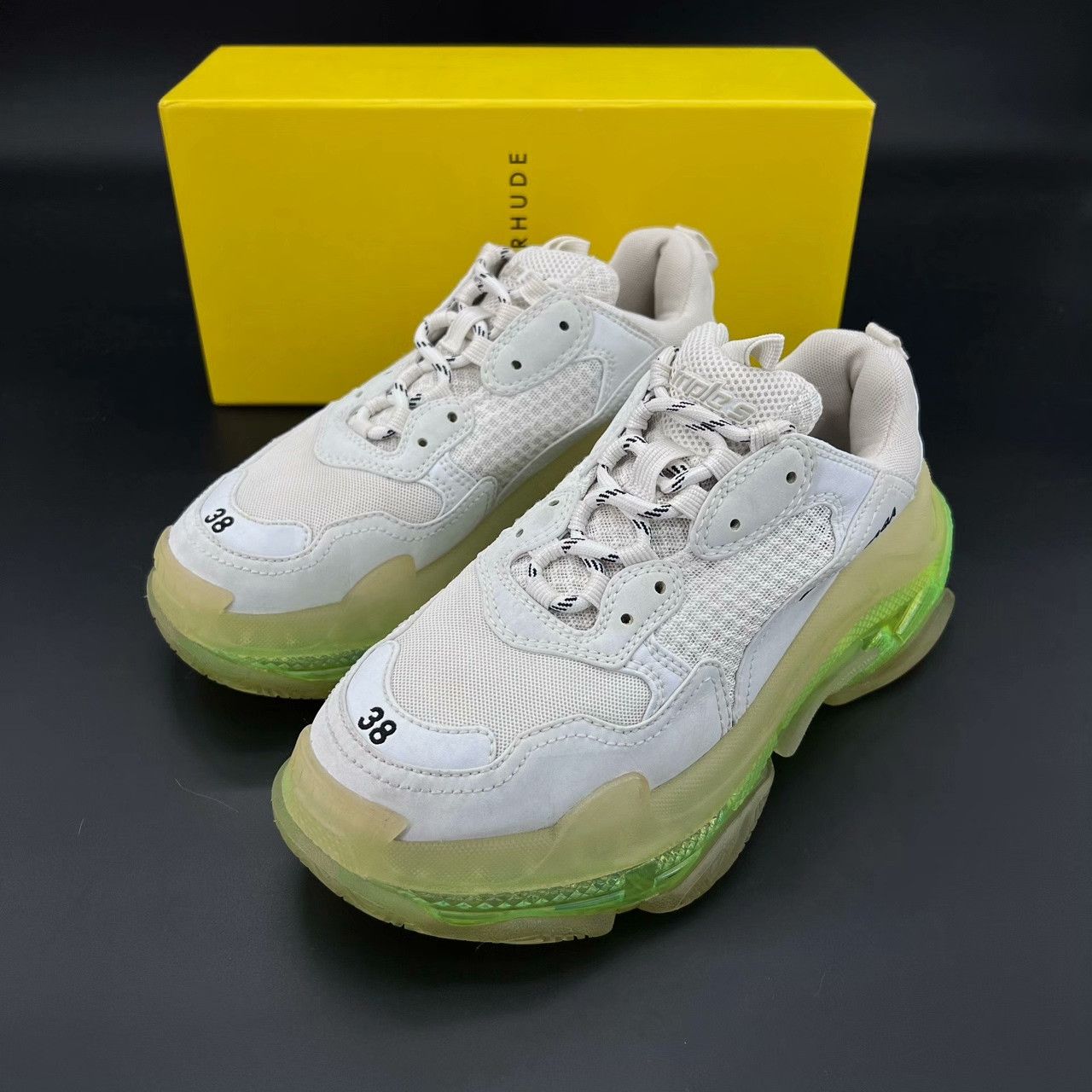Balenciaga Balenciaga Green Lowtop Sneakers 38 Women Size US 7.5 / IT 37.5 - 1 Thumbnail