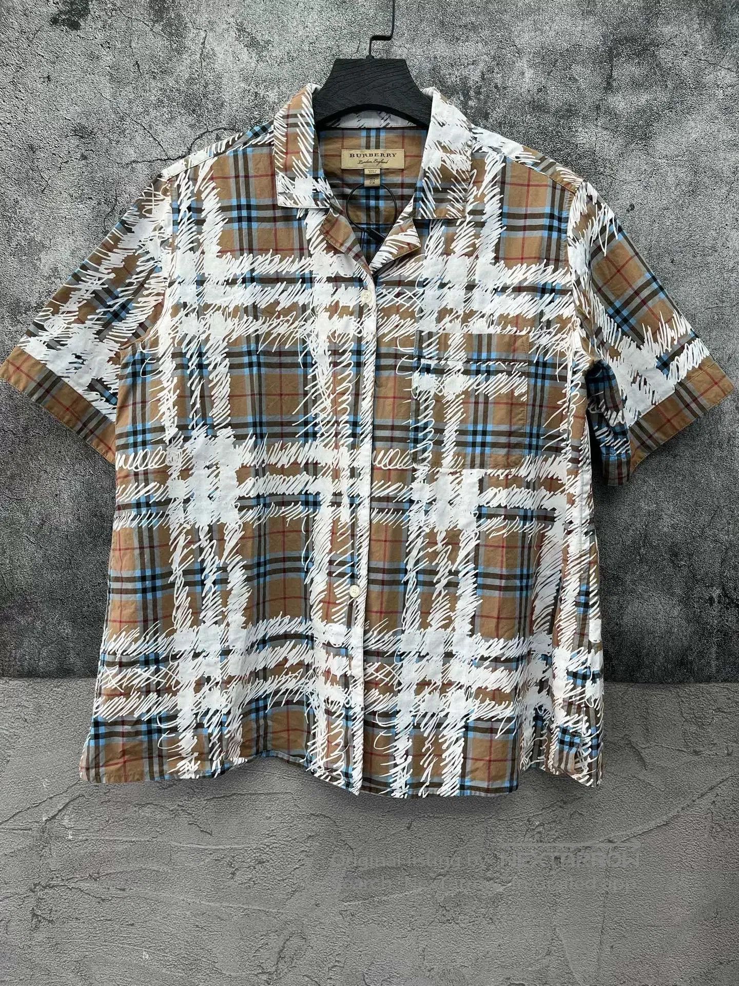 Burberry burberry graffiti short sleeve shirt uk4. Size US XS / EU 42 / 0 - 1 Thumbnail