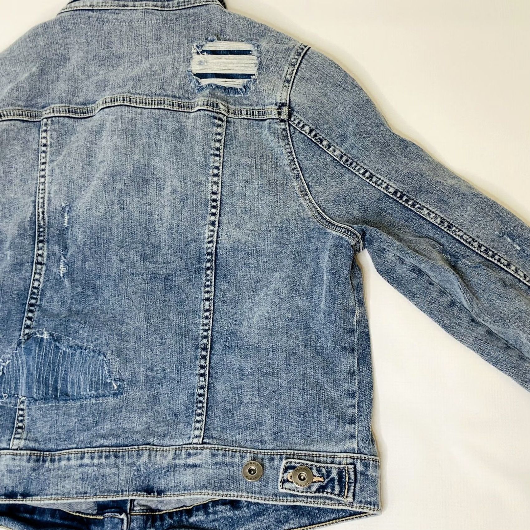 Torrid VINTAGE Torrid Denim Jean Distressed Jacket 00 Plus Size Light Wash Button Jacket Womens 0X Blue Spring Fall Winter Mens Womens Girls Boys Size 40" / US 18 - 5 Thumbnail