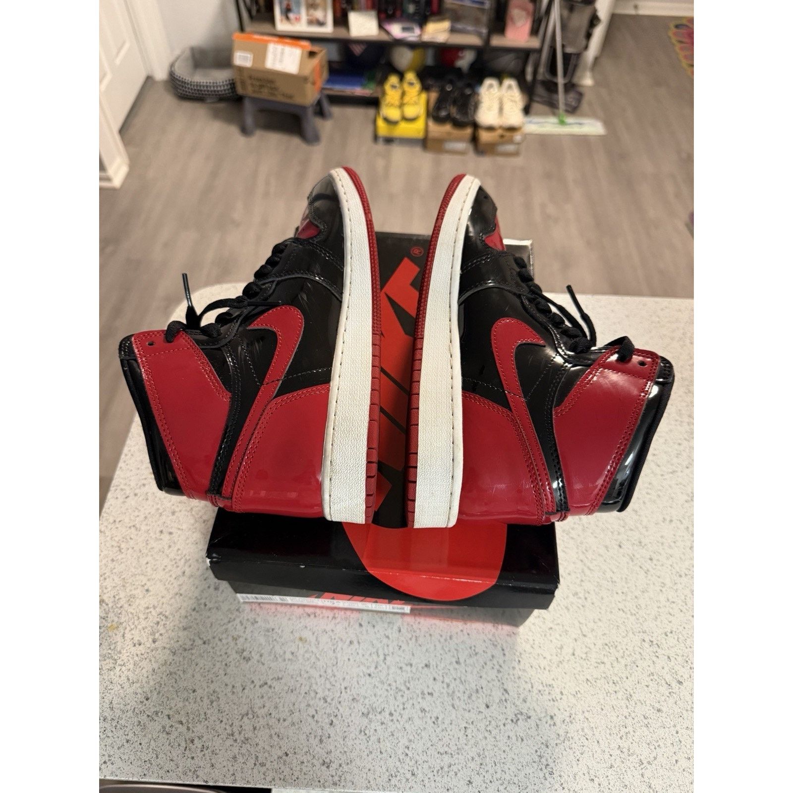 Jordan Brand × Nike Nike Air Jordan 1 Retro High OG Patent Bred (GS) 575441-063 Size US 7 / EU 40 - 5 Thumbnail