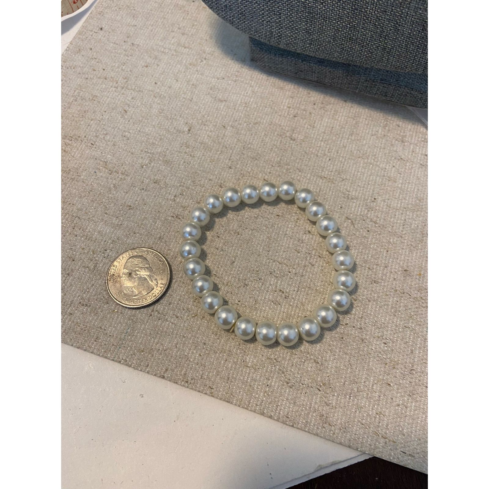 Handmade white faux pearl bracelet Size ONE SIZE - 3 Thumbnail