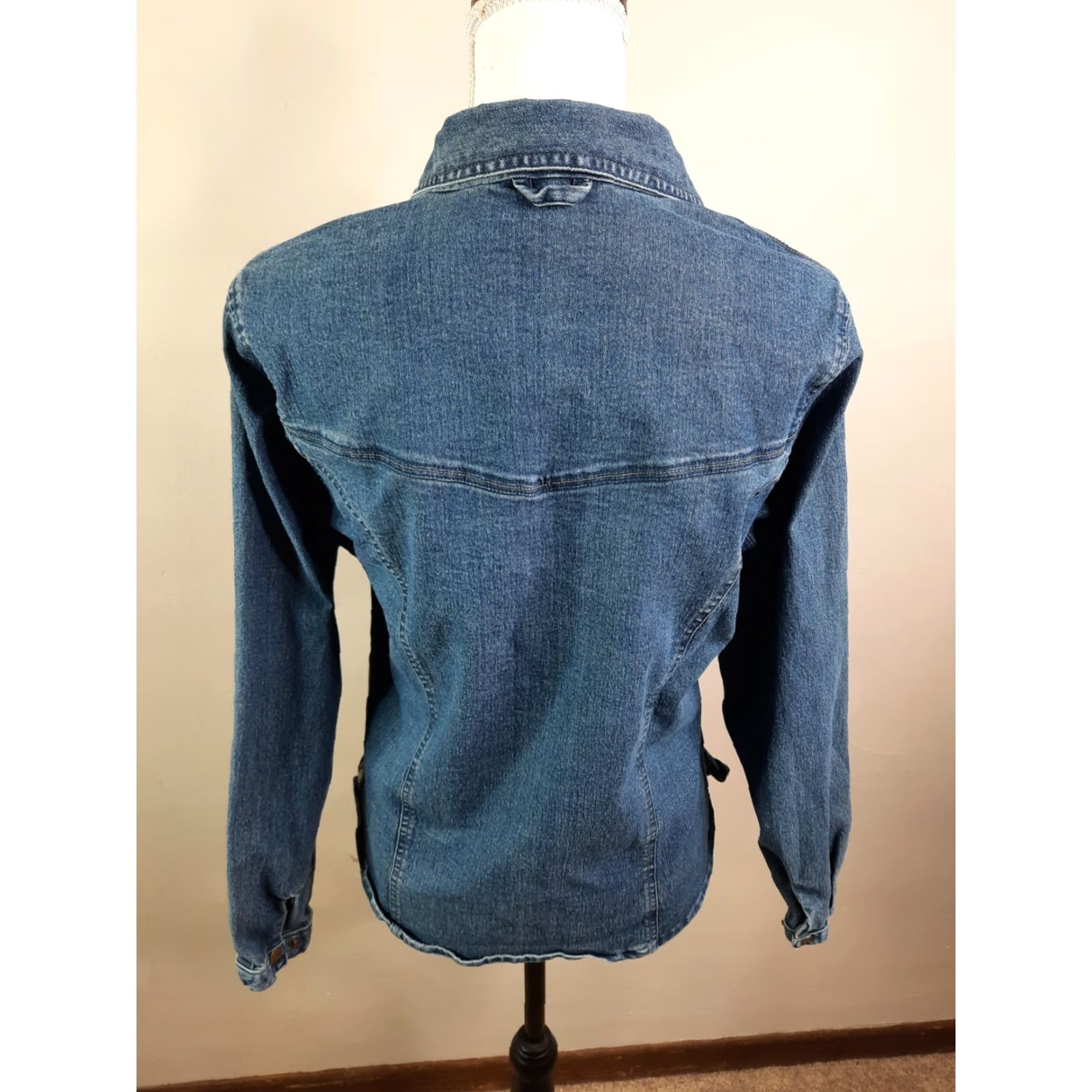 Vintage Woolrich Button-Up Shirt Denim Blue Pockets Collared Snaps Women M Classic Woolrich Denim Button-Up Shirt Size M / US 6-8 / IT 42-44 - 3 Thumbnail