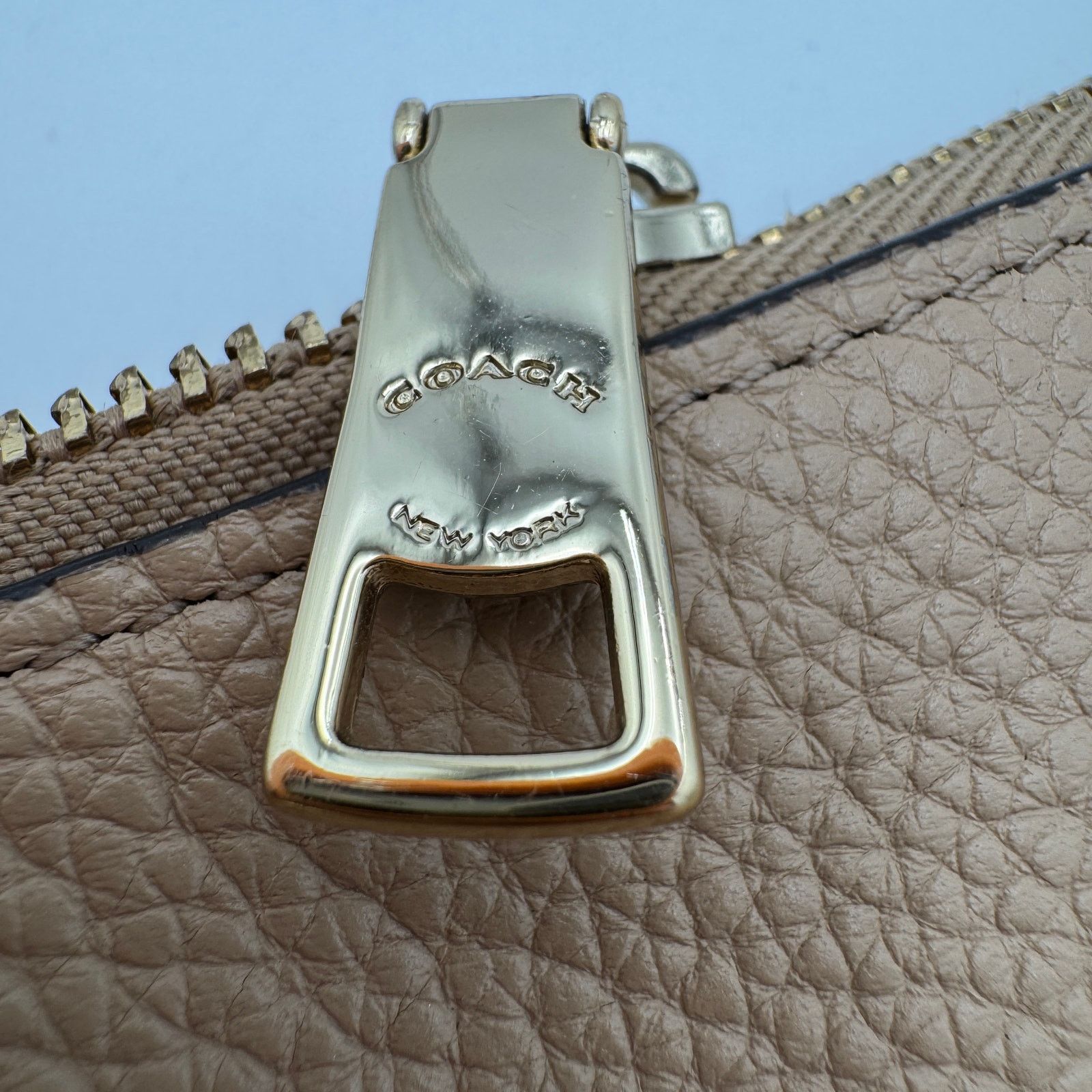 Coach Coach Gold Chain Crossbody Bag Purse Size ONE SIZE - 6 Thumbnail