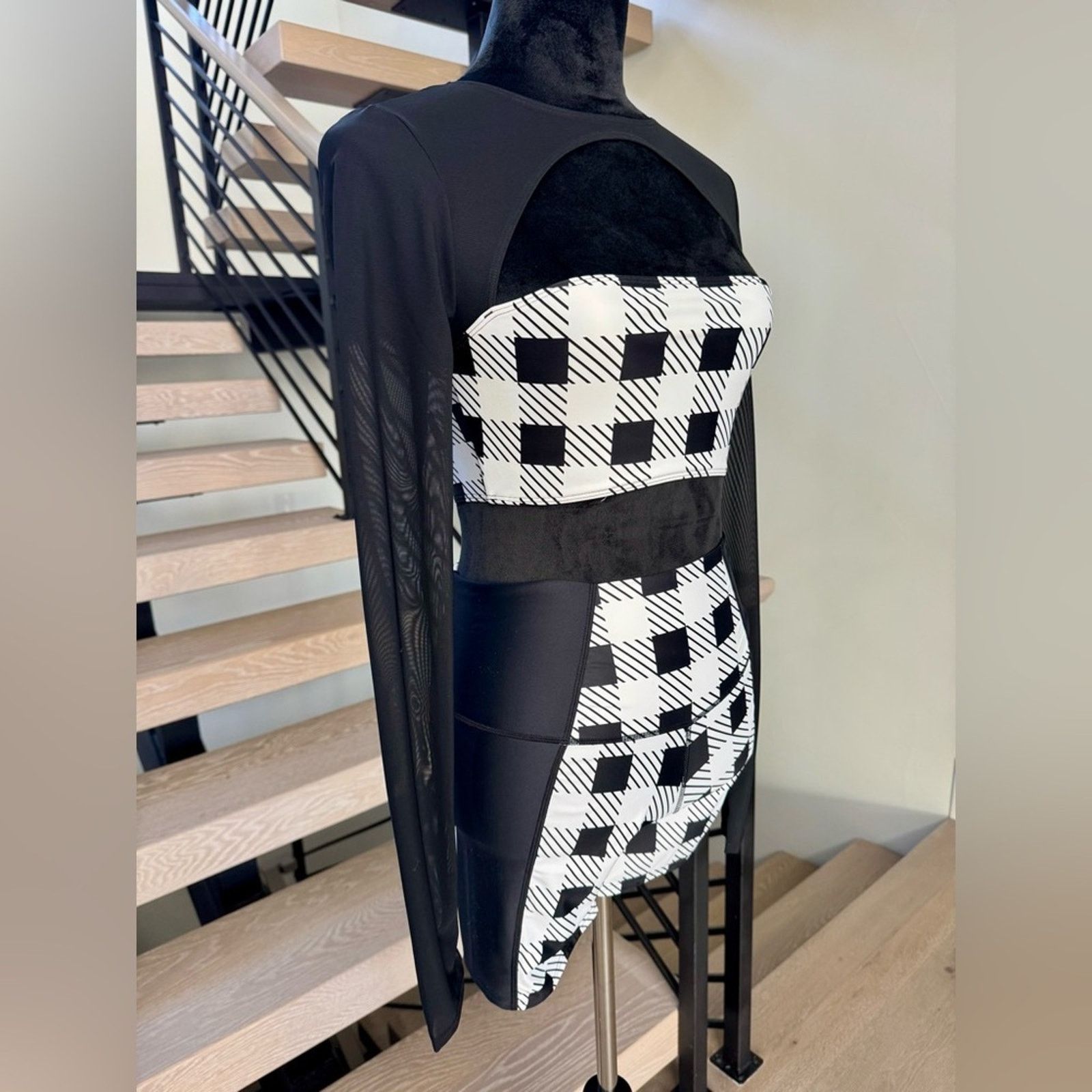 Other Stylish Black and White Checkered top with biker shorts XS Size 25" / US 0 / IT 36 - 3 Thumbnail