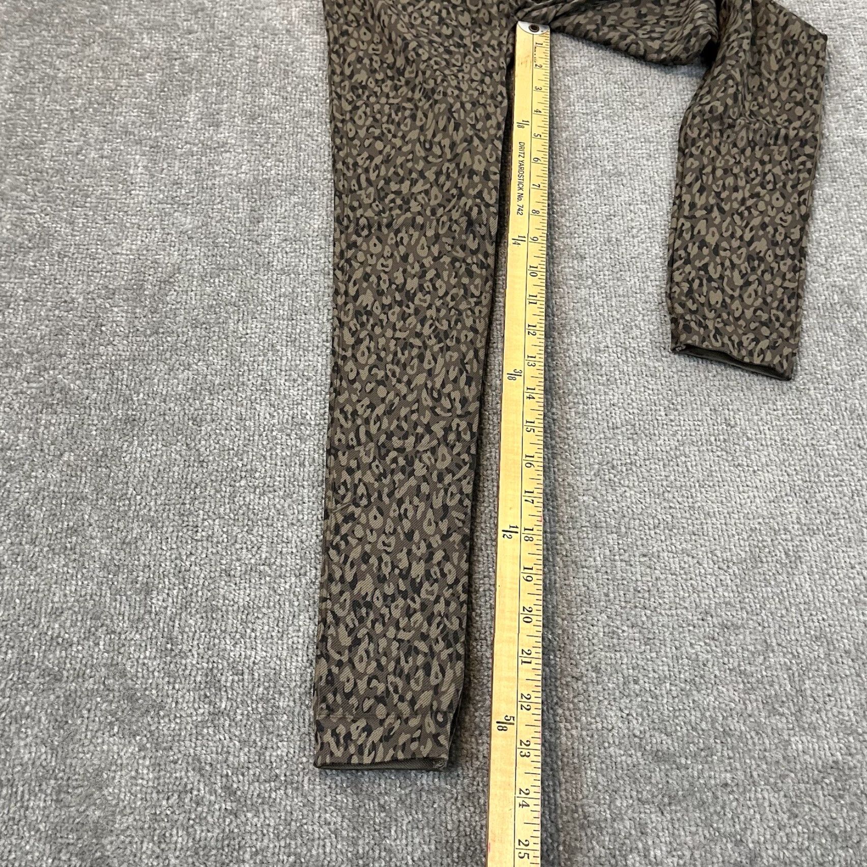 Spanx SPANX Leggings Women Small Look at Me Now Capris Leopard Print Yoga Gym Capris Size 40" / US 18 - 4 Thumbnail