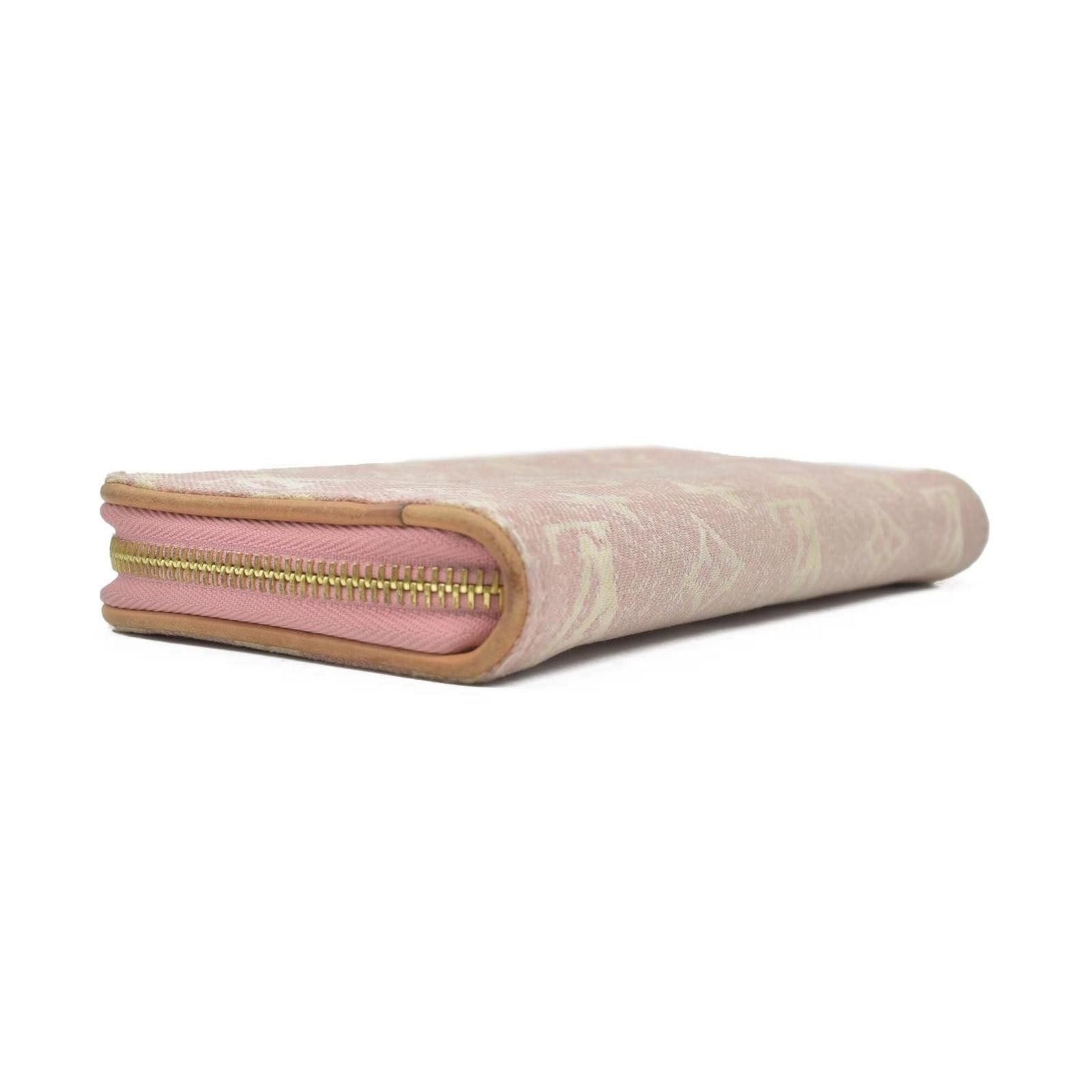 Louis Vuitton $1060 Louis Vuitton Denim Monogram Jacquard Zippy Wallet Size ONE SIZE - 8 Thumbnail
