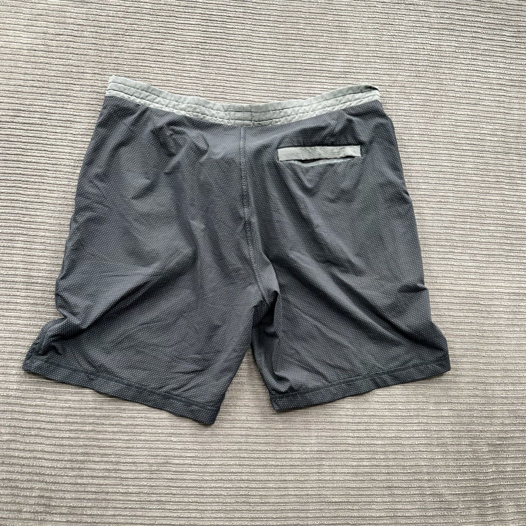 Vuori Vuori Men Athletic Shorts 32 Black Polka Dot Gym Workout 7 Inseam Multicolor Size US 32 / EU 48 - 2 Thumbnail