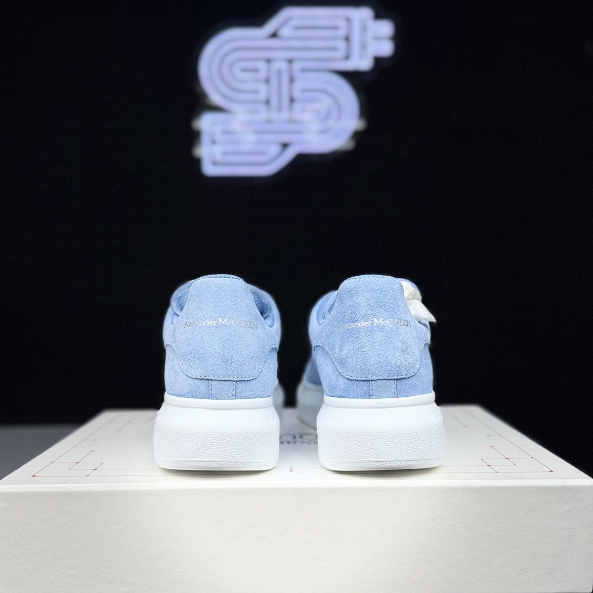 Alexander McQueen Alexander McQueen Oversized Sneaker Suede Powder Blue Size US 13 / EU 46 - 5 Thumbnail