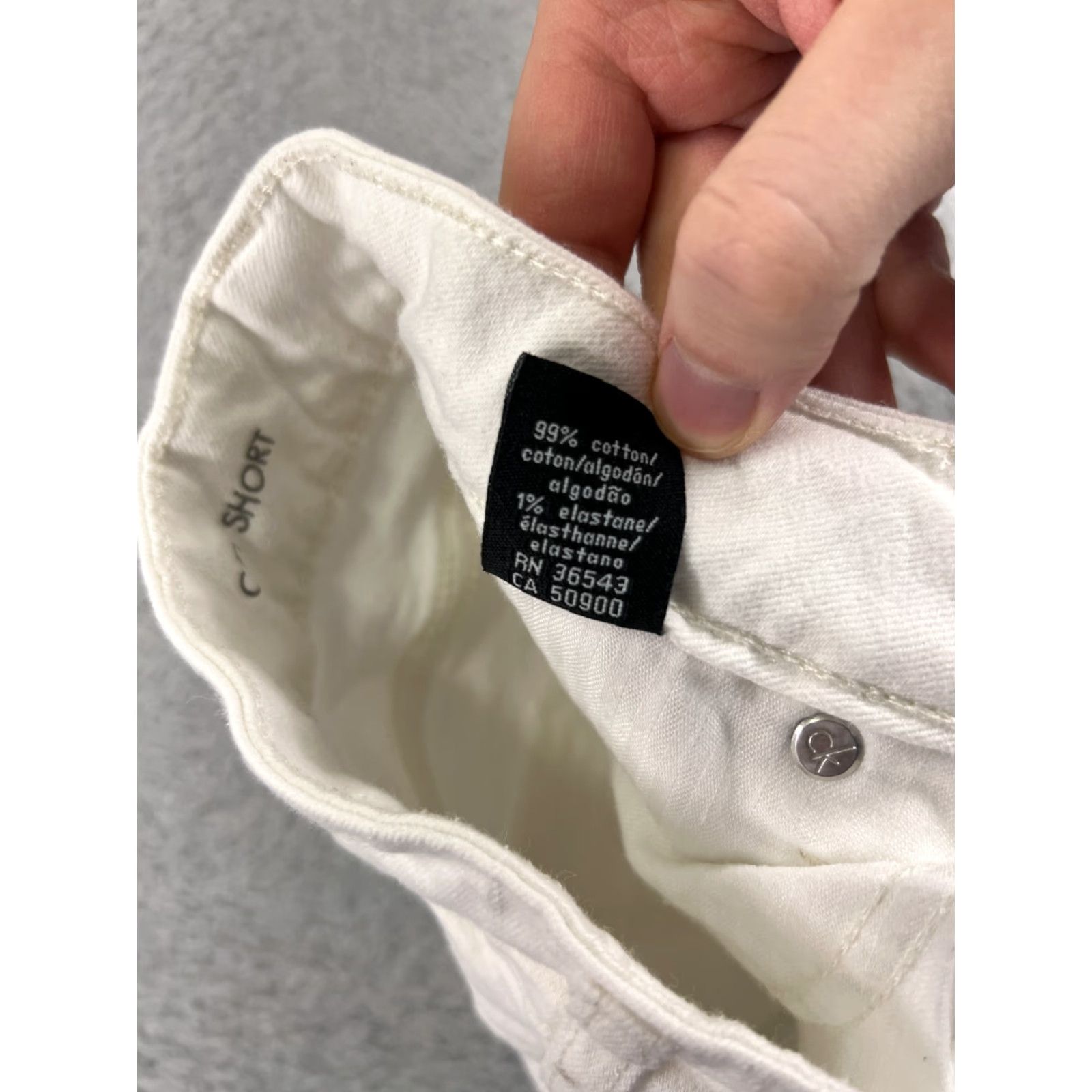 Calvin Klein Calvin Klein Shorts Womens 2 White Distressed Cotton Blend Stretch Pockets 26x9 Vintage No Size 26" / US 2 / IT 38 - 5 Thumbnail