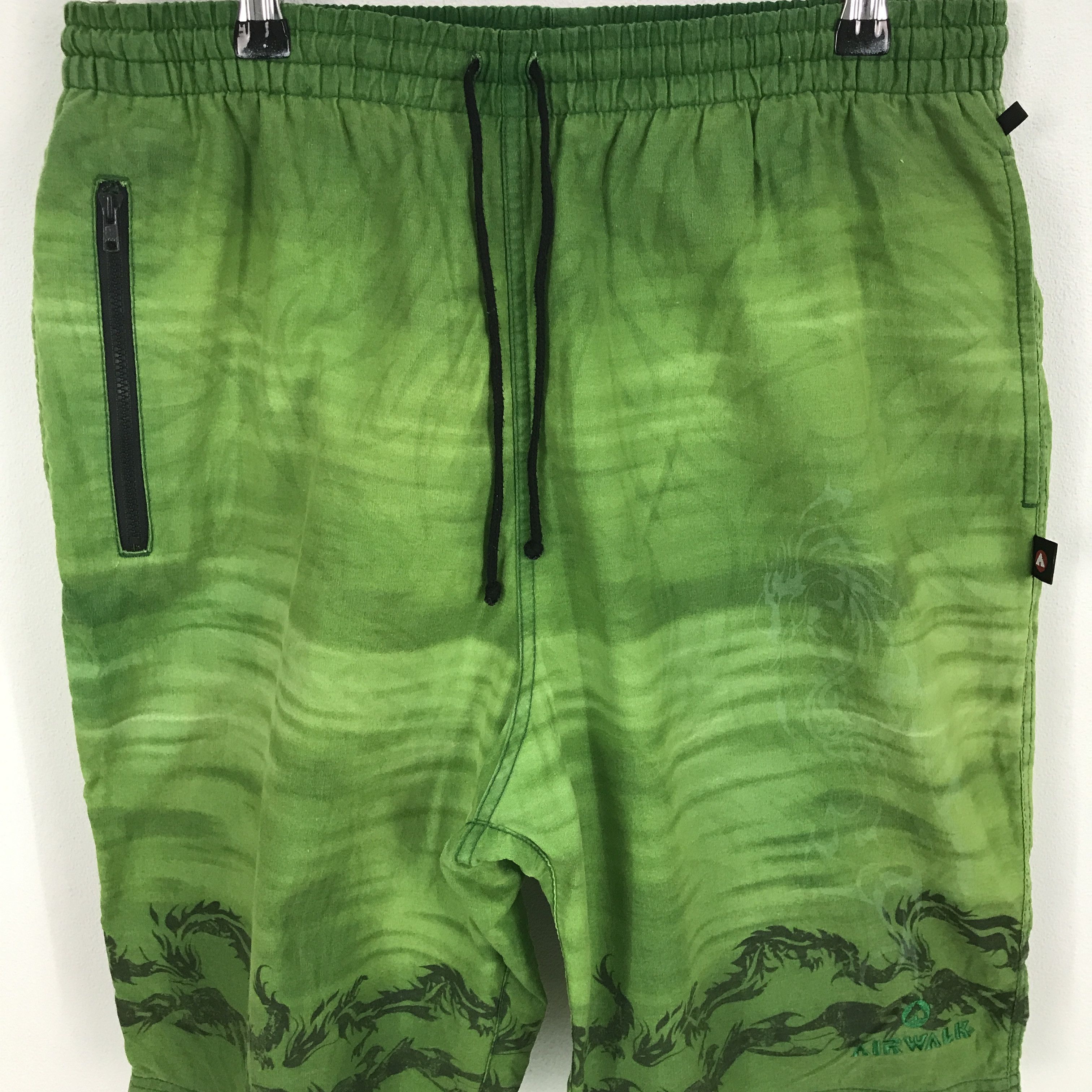 Airwalk × Japanese Brand airwalk Style shorts Green dragon Size US 34 / EU 50 - 2 Thumbnail
