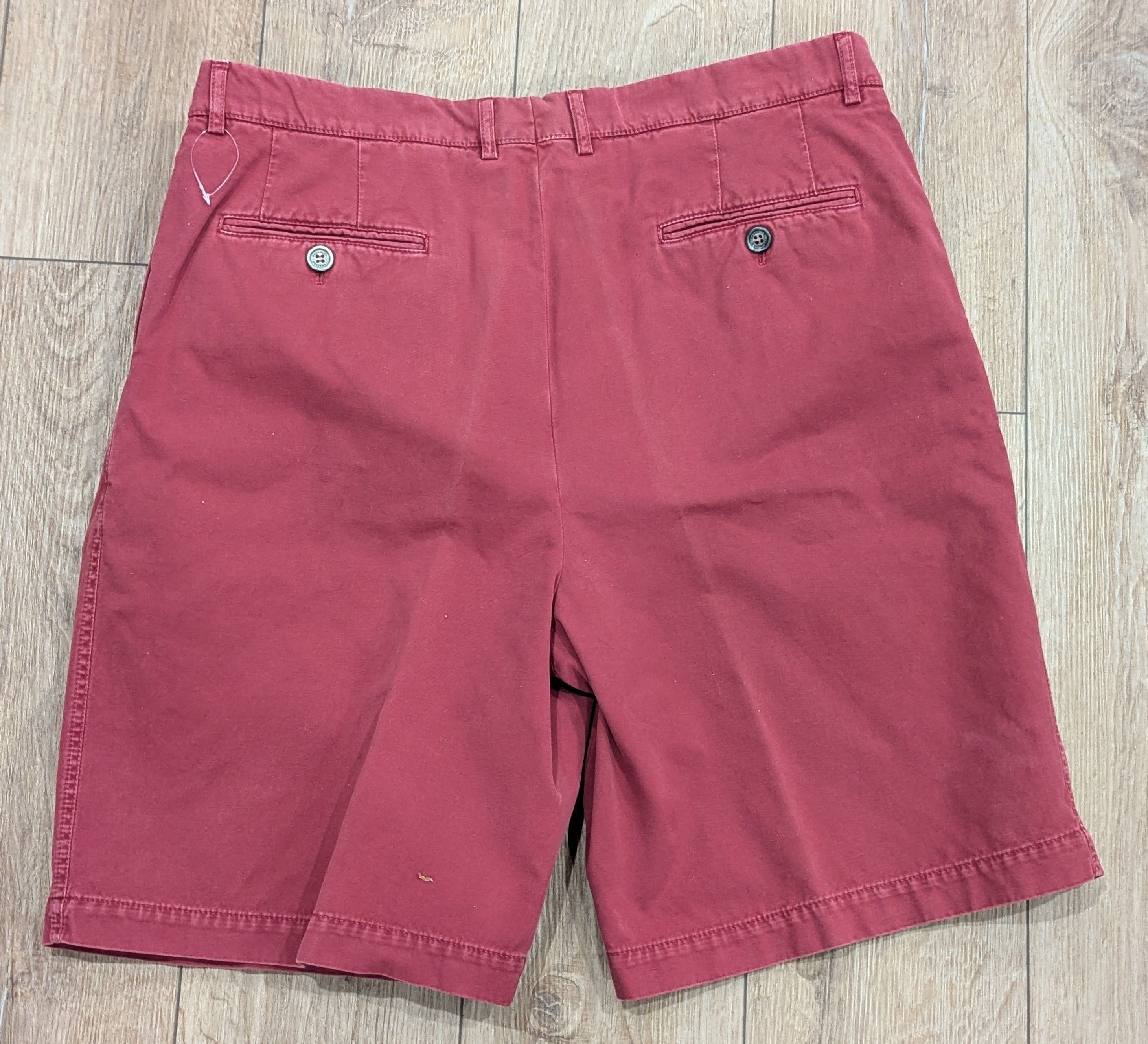 Brunello Cucinelli Brunello Cucinelli Pleat Front Bermuda Shorts Rosso 56 US 40 Size US 40 / EU 56 - 3 Thumbnail