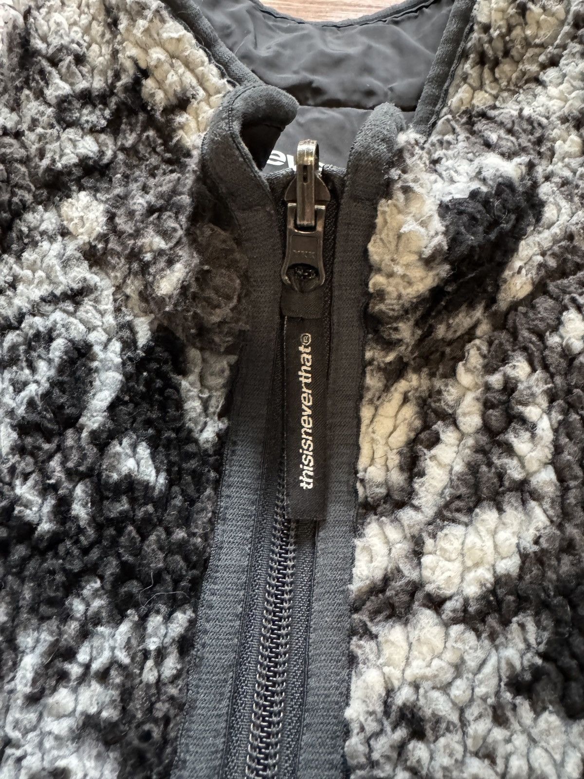 thisisneverthat Reversible Floral Print Sherpa Size US L / EU 52-54 / 3 - 3 Thumbnail