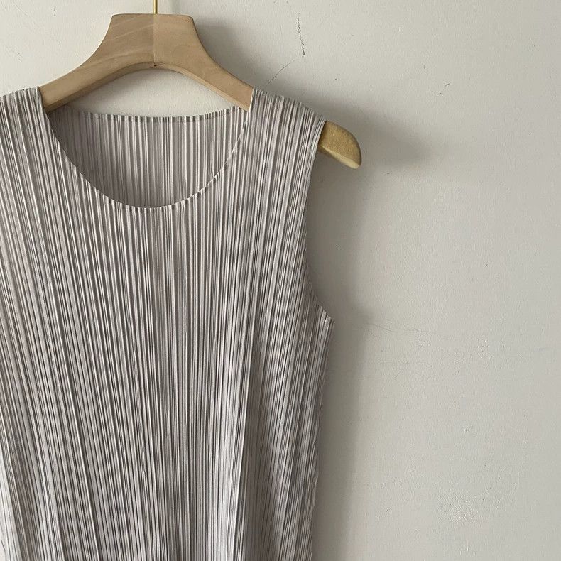 Issey Miyake Issey Miyake size:3 Grey elastic sleeveless T-shirt Size XS / US 0-2 / IT 36-38 - 7 Thumbnail