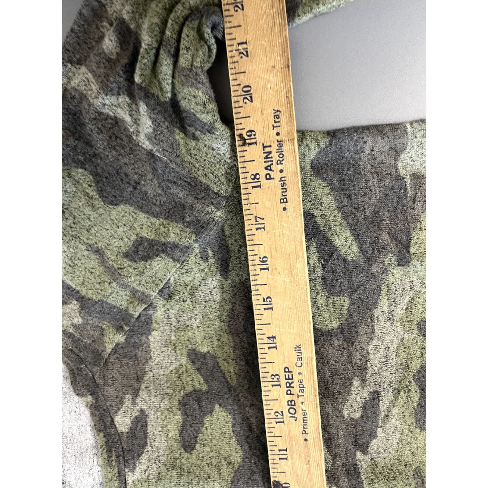American Eagle Outfitters American Eagle Outfitters Top Small Camo Long Sleeve Soft & Sexy Plush Size S / US 4 / IT 40 - 5 Thumbnail