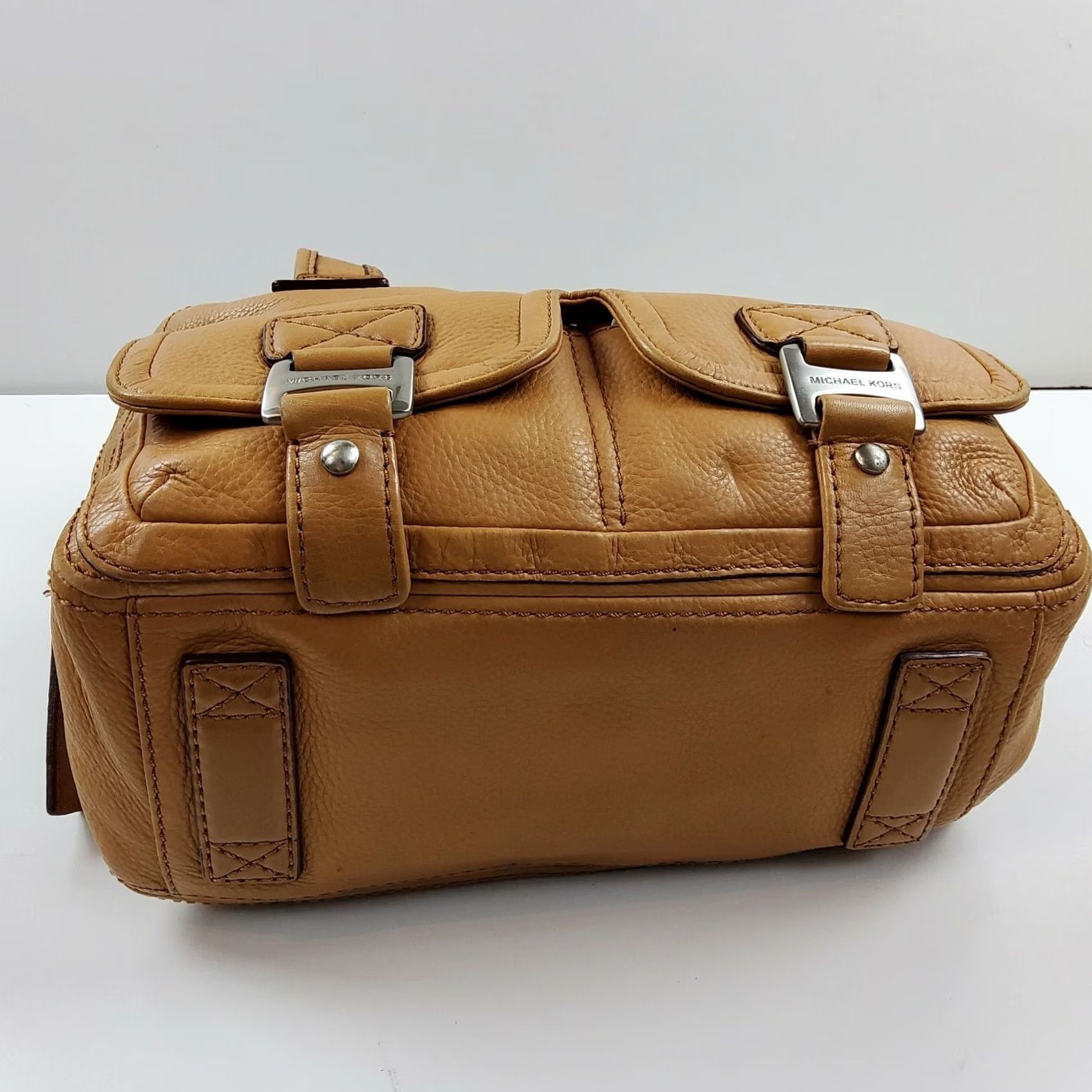Michael Kors Michael Kors Leather Barrel Satchel Handbag Purse Tan Womens Medium Brown Leather Zip Closure Satchel Purse Size ONE SIZE - 6 Thumbnail
