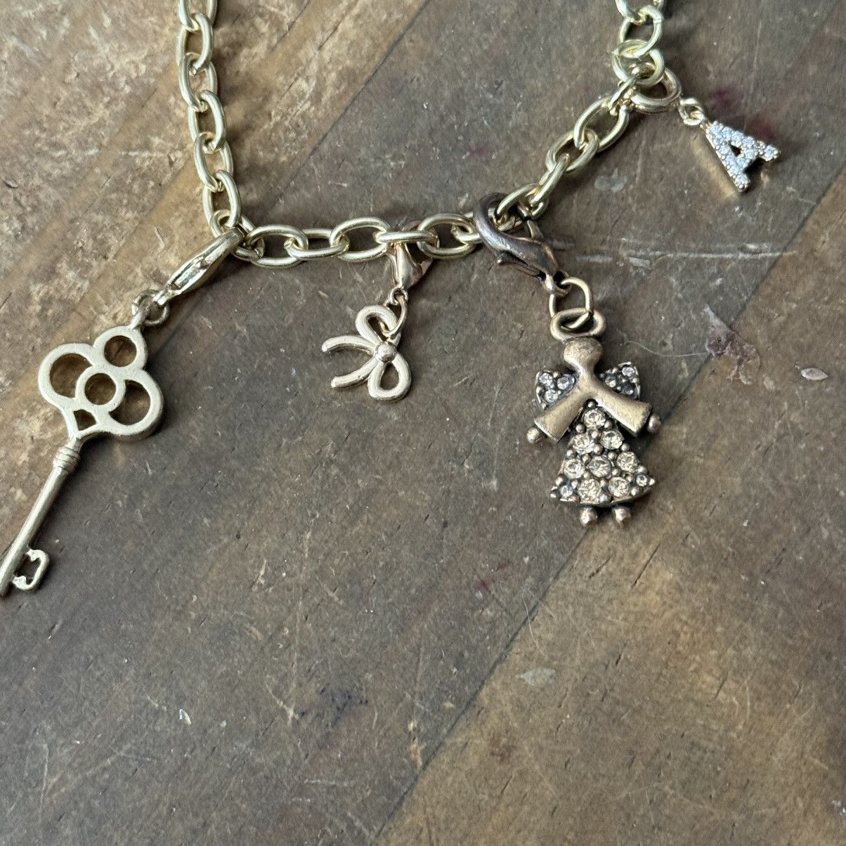 Other Gold tone charm bracelet Size ONE SIZE - 5 Thumbnail