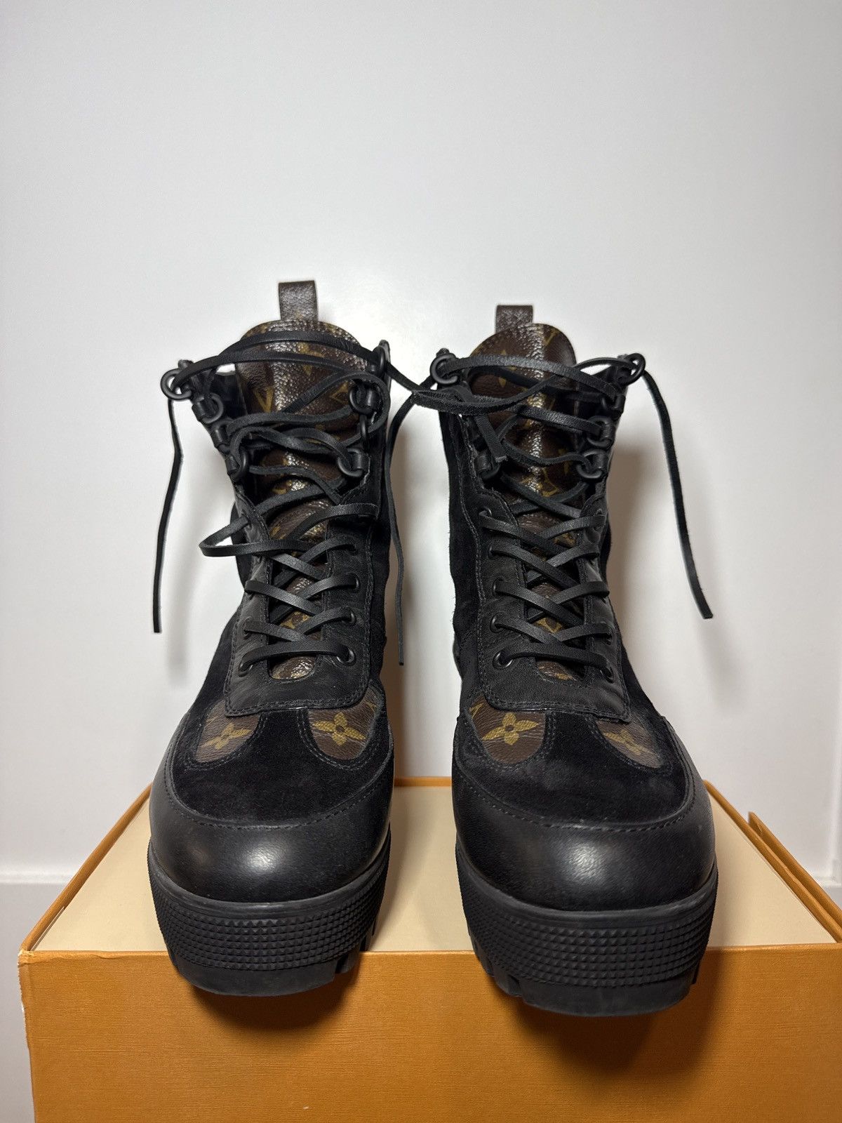 Louis Vuitton Wmns Laureate Platform Desert Boot 'Noir'