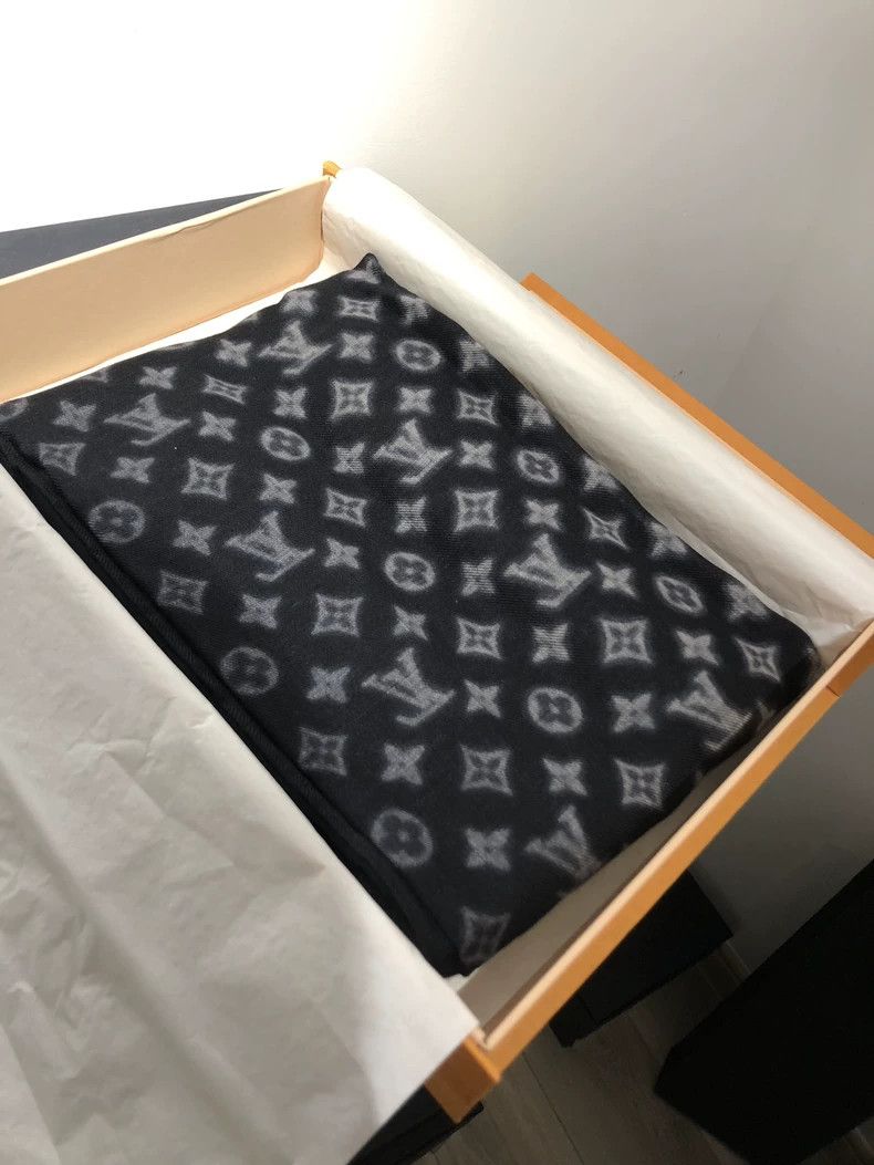 Louis Vuitton Louis Vuitton Hiroshi Fujiwara joint scarf Size ONE SIZE - 1 Thumbnail