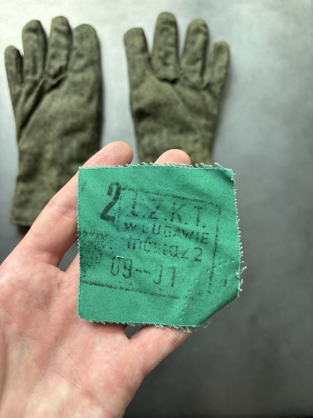Vintage Vintage Polish Army Gloves Puma Camo Combat Reptile M93 Size ONE SIZE - 6 Thumbnail