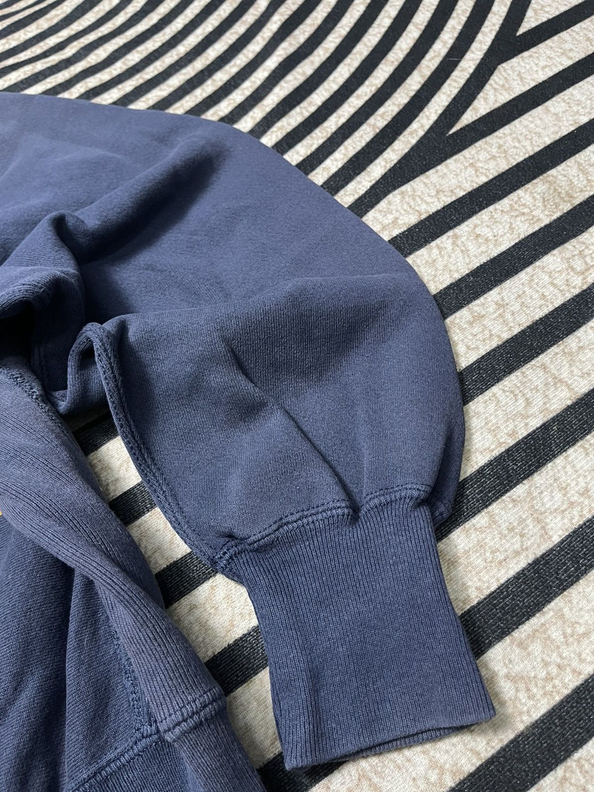Jansport 90s JANSPORT NOTRE DAME UNIVERSITY FADED CREWNECK Size US L / EU 52-54 / 3 - 10 Thumbnail