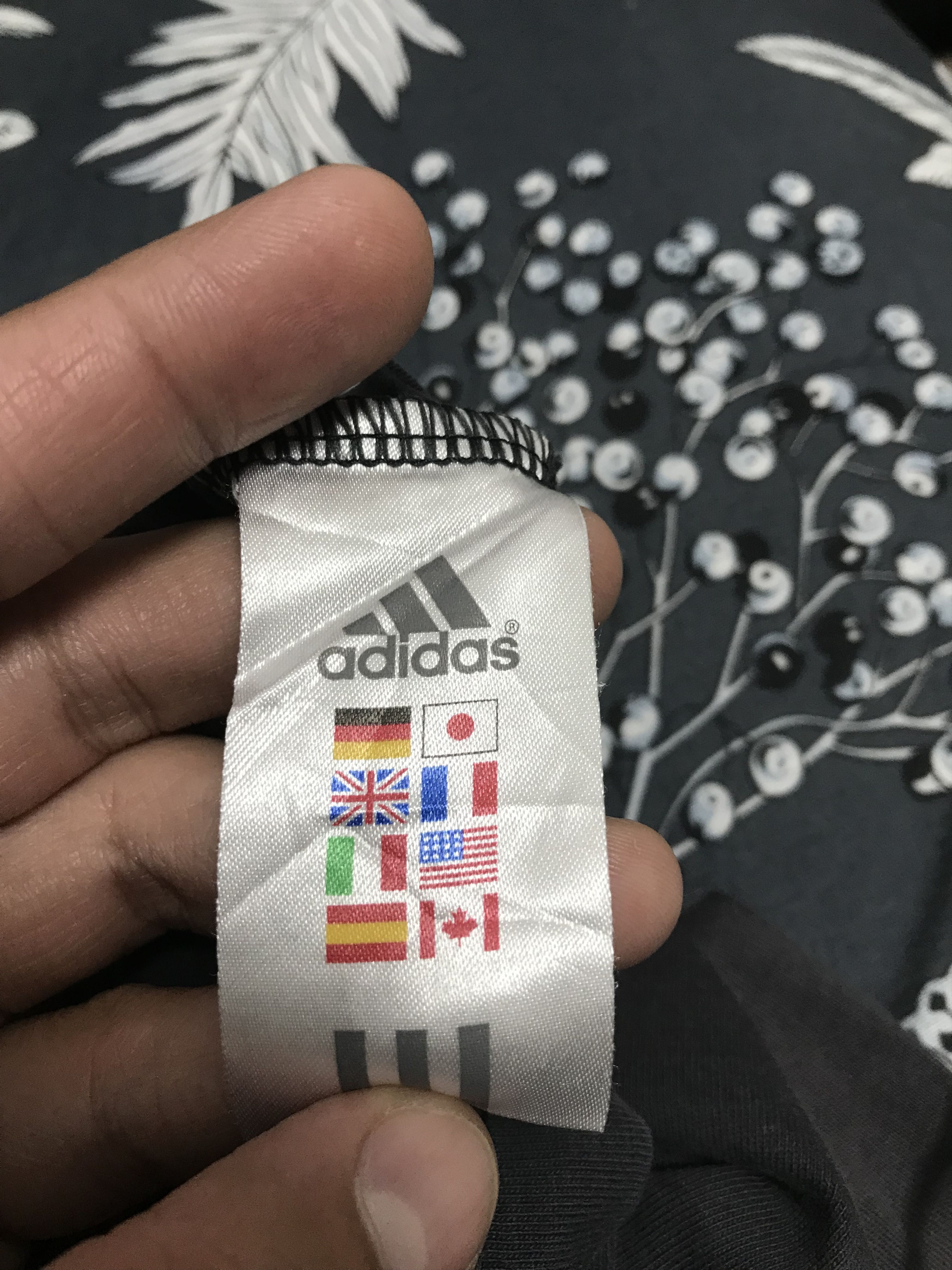 Adidas Super Rare Vintage Y2k Adidas Tee Size US L / EU 52-54 / 3 - 8 Thumbnail