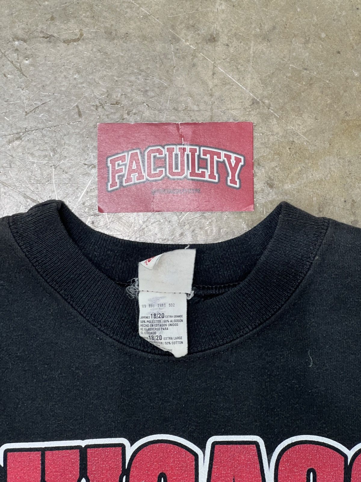 NBA × Vintage Vintage Chicago Bulls Basketball Gated Tag Crewneck Medium Size US M / EU 48-50 / 2 - 4 Thumbnail