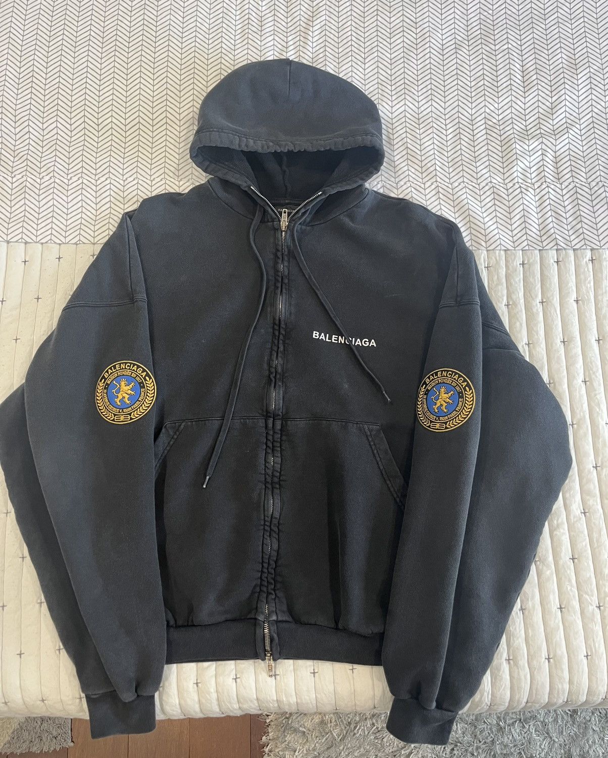 Balenciaga Balenciaga uniform Patch Hoodie Size US S / EU 44-46 / 1 - 1 Thumbnail