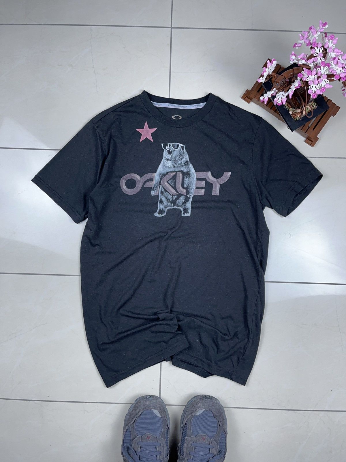 Oakley ➕ Oakley tech t-shirt chillin bear gorpcore y2k style Size US S / EU 44-46 / 1 - 1 Thumbnail