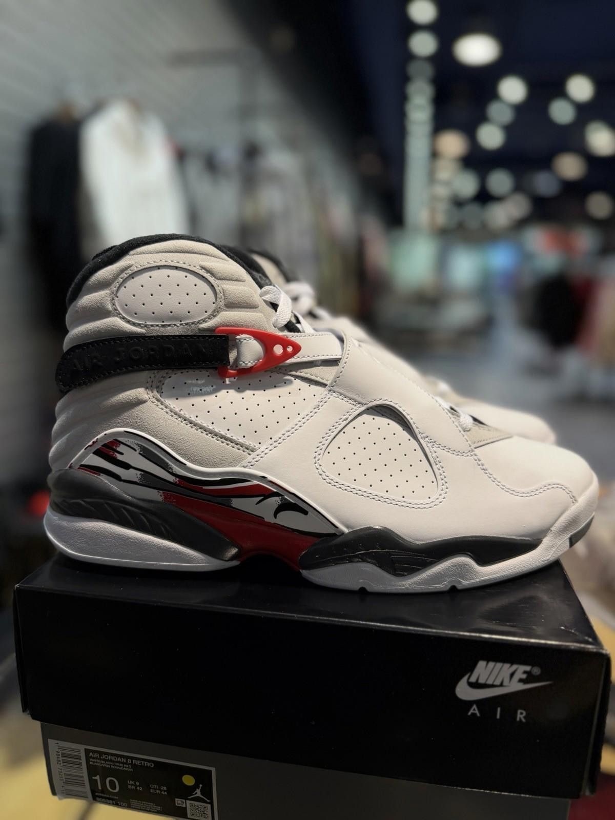 Jordan Brand Nike Air Jordan 8 Retro ‘Bugs Bunny’ (305381-100) 10 New Size US 10 / EU 43 - 1 Thumbnail