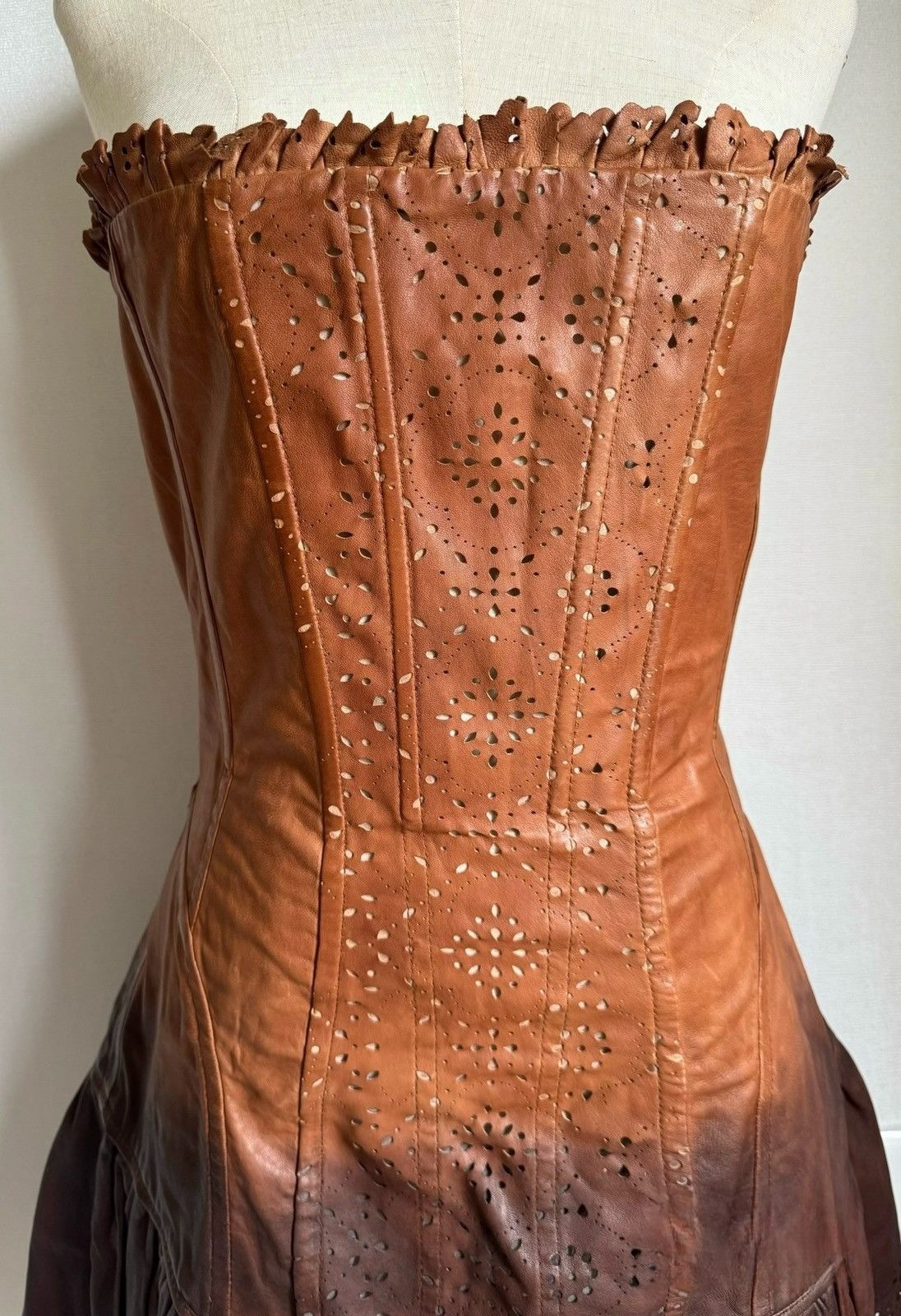 Dolce & Gabbana DG 2010 fashion show leather skirt Size S / US 4 / IT 40 - 4 Thumbnail