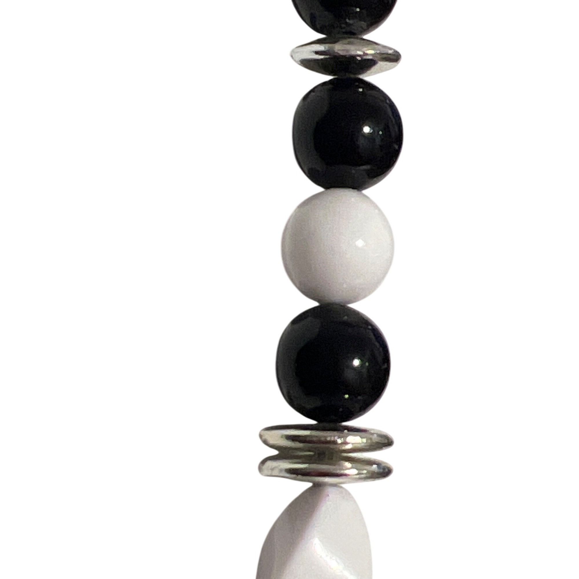 Other Vtg Lucite Beaded Necklace Black White Silver Tone Glows Und Size ONE SIZE - 4 Thumbnail