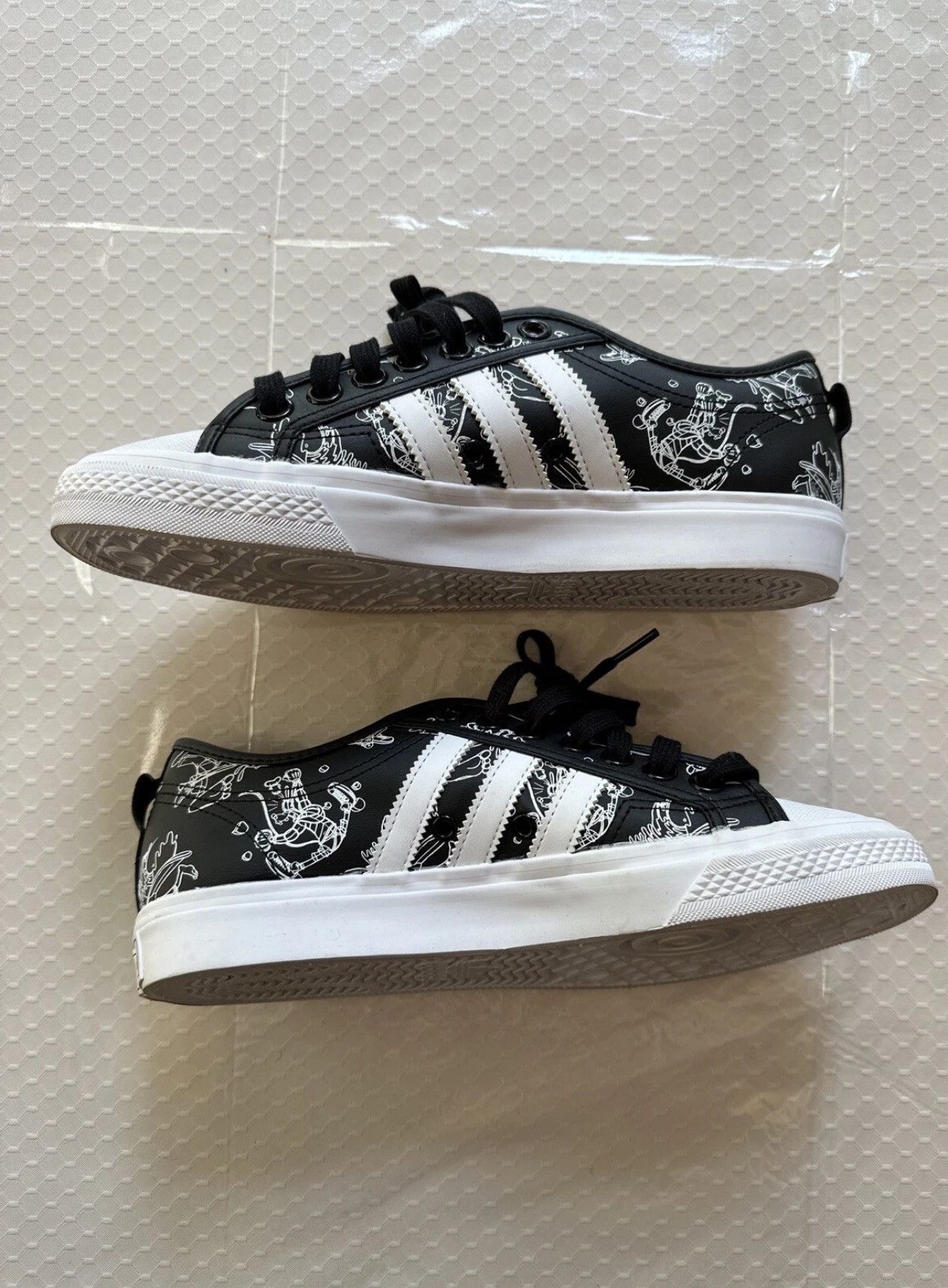 Adidas × Disney Adidas x Disney Nizaa Men's Size 7 Goofy Sneaker Size US 7 / EU 40 - 3 Thumbnail