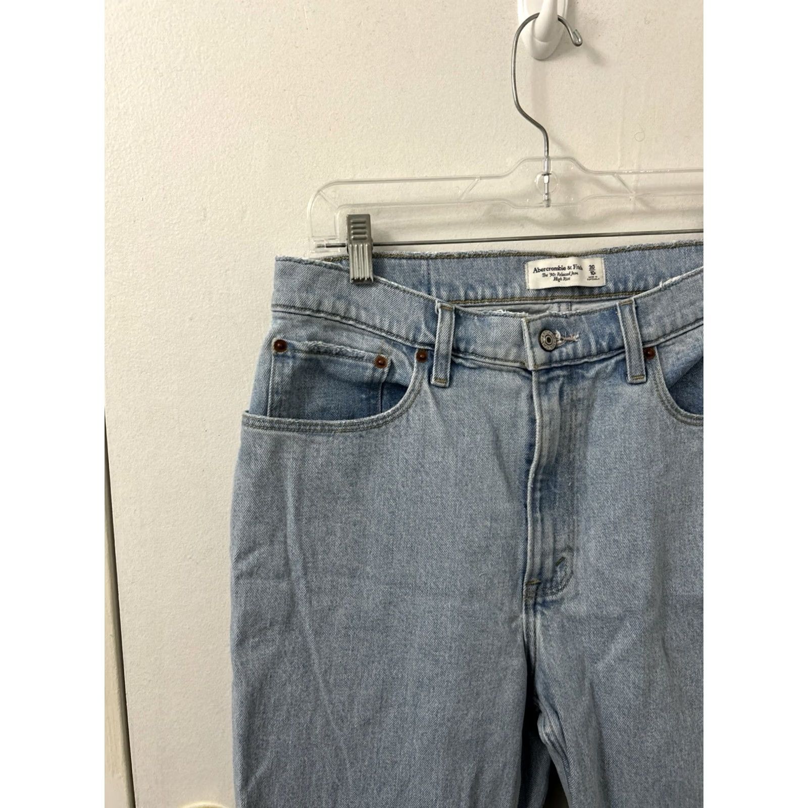 Abercrombie & Fitch Abercrombie & Fitch 90s Relaxed High Rise Jeans Womens Size 32 Light Wash Blue 90s Retro Vintage Style Jeans Women Size 24" / US 00 / IT 34 - 4 Thumbnail