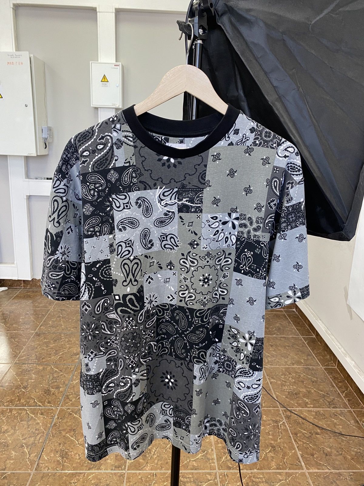 Karl Kani × Vintage Karl Kani Bandana Paisley Tu Pac Style T-Shirt Hype Size US M / EU 48-50 / 2 - 1 Thumbnail