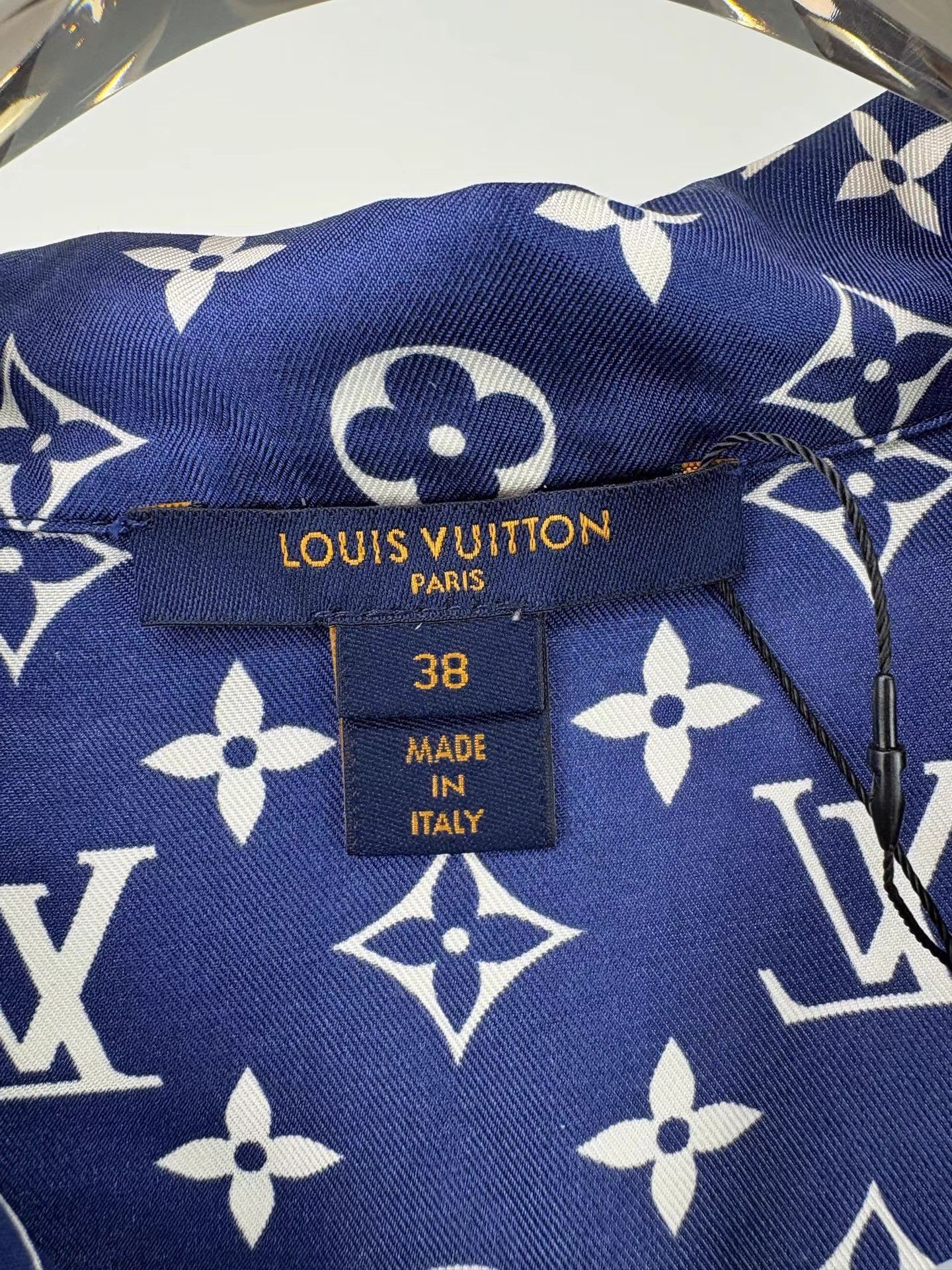 Louis Vuitton LOUIS VUITTON LV Monogram Silk Shirt Size XS / US 0-2 / IT 36-38 - 4 Thumbnail