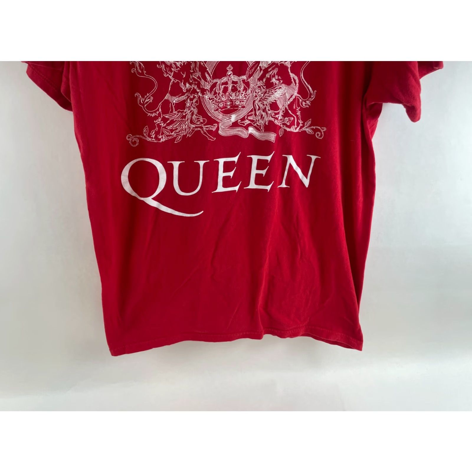 Vintage **Queen Red Lions Crown Print Men's Large T-Shirt** User: Queen Red Lions Crown Print Men's Large T-Shirt Size US L / EU 52-54 / 3 - 5 Thumbnail