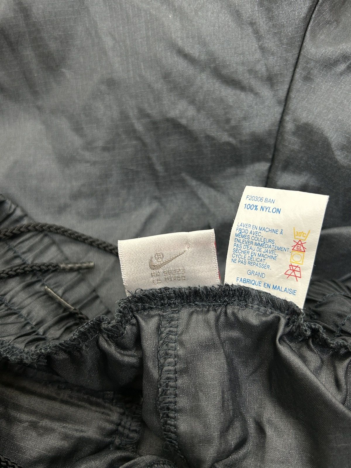Nike 80s Vintage Nike Shiny Nylon Tracksuit Pants In Dark Grey Size US 34 / EU 50 - 8 Thumbnail