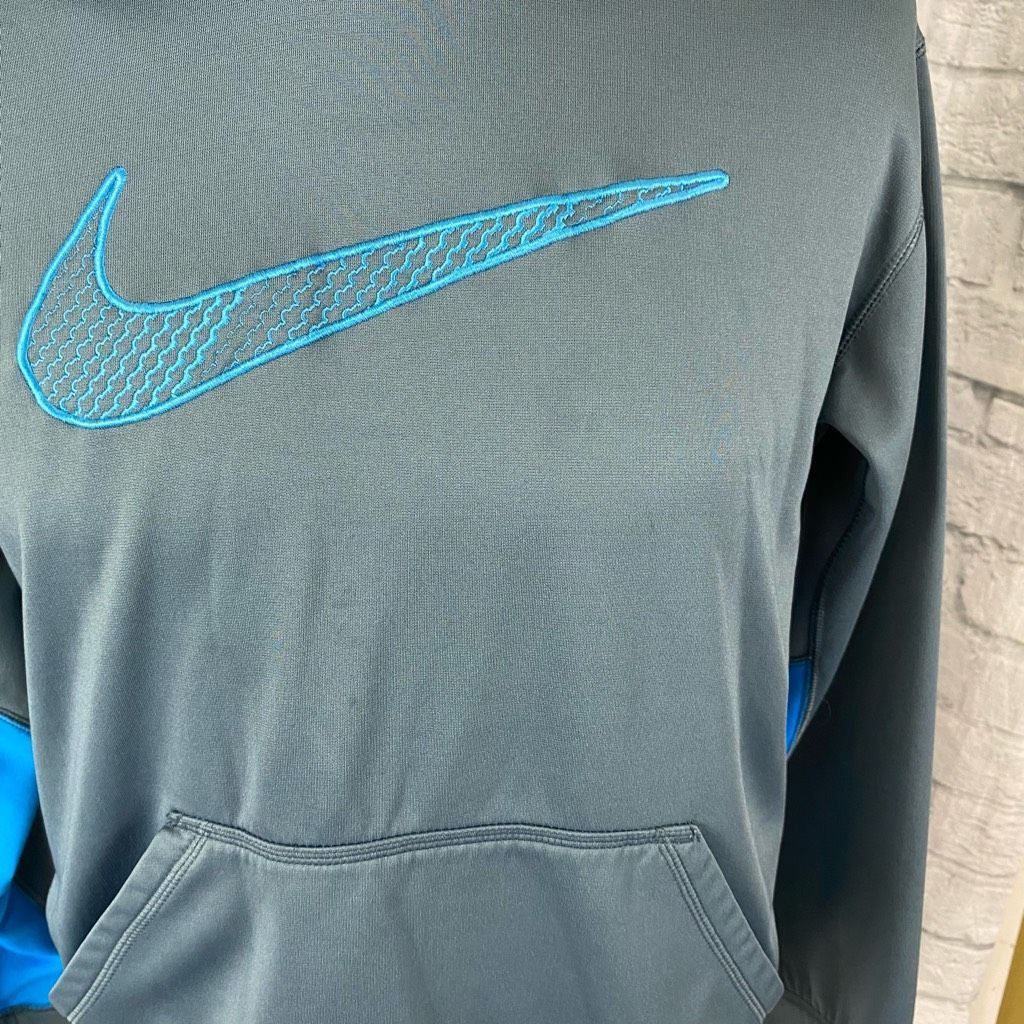 Nike Nike men M therma fit pullover hoodie w/front pocket grey & Size US M / EU 48-50 / 2 - 2 Thumbnail
