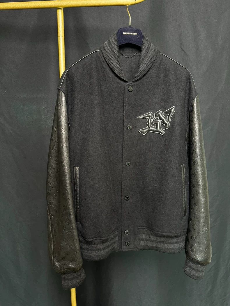 Louis Vuitton Louis Vuitton Embossed dark pattern full of logo graffiti l Size US XL / EU 56 / 4 - 1 Thumbnail