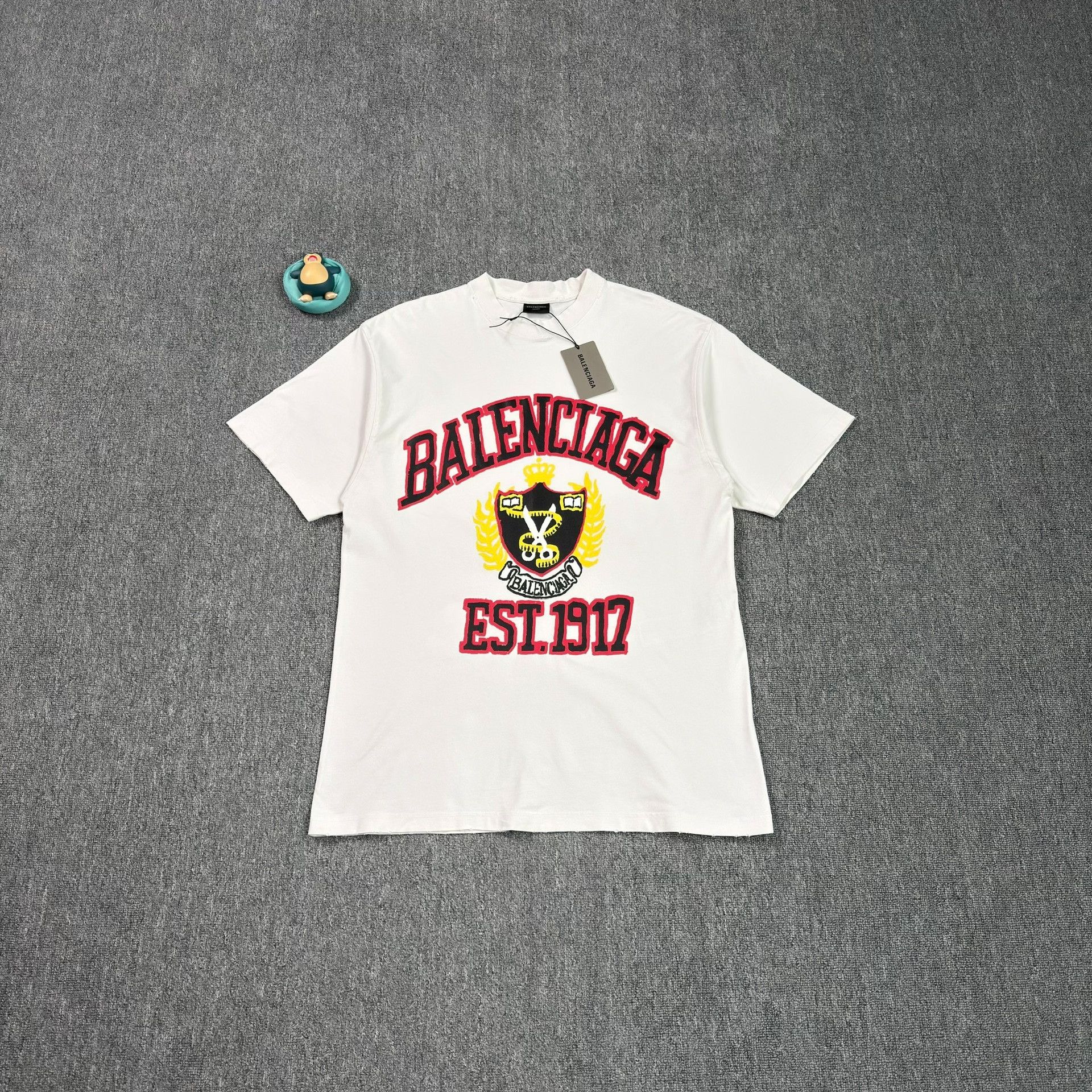 Balenciaga Balenciaga Scissors Crest Graphic T-Shirt XS Size US XS / EU 42 / 0 - 1 Thumbnail