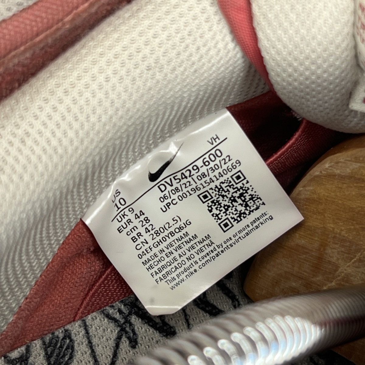 Nike size 9.5 Nike SB Dunk Low Adobe Red Gum DV5429-600 Size US 10 / EU 43 - 8 Thumbnail