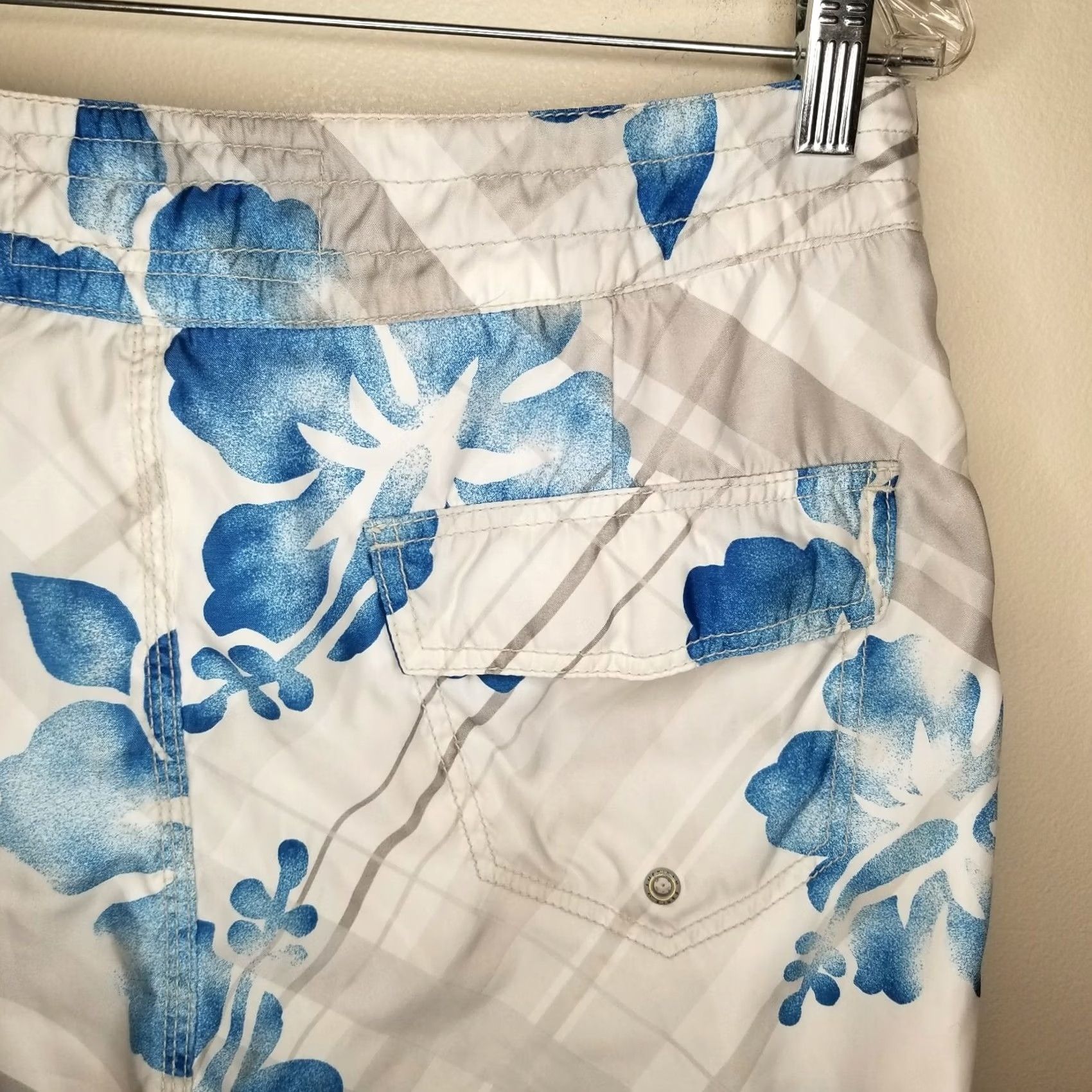American Eagle Outfitters American Eagle Board Shorts Swim Trunk White w/ Blue Tropical Flowers Size 34 Men Size US 34 / EU 50 - 5 Thumbnail