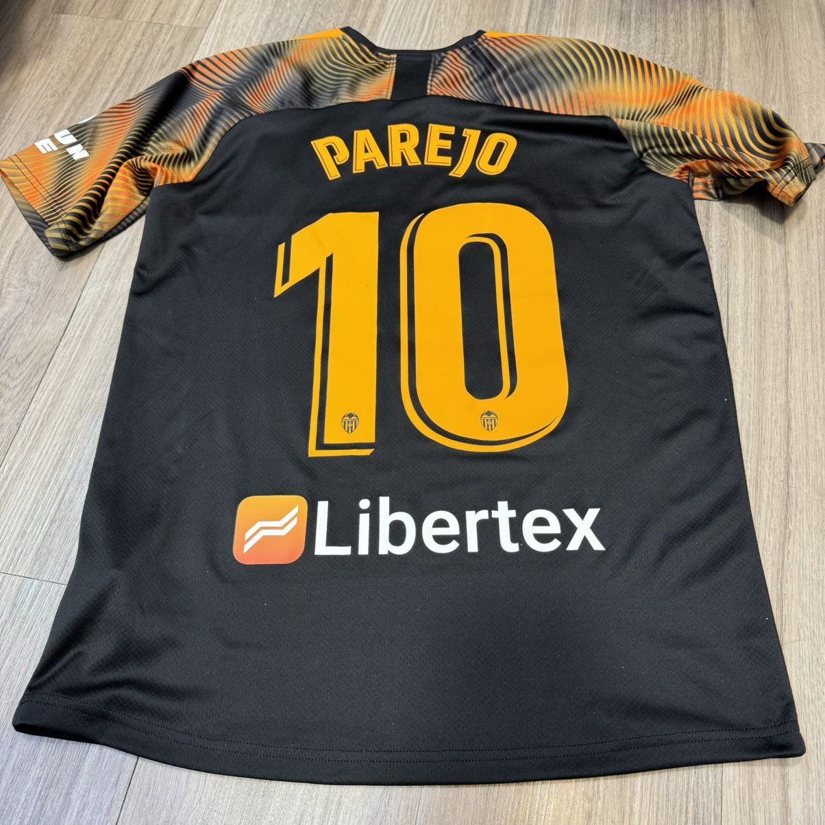 Puma Valencia 19/20 away shirt #10 Parejo Size US M / EU 48-50 / 2 - 2 Thumbnail
