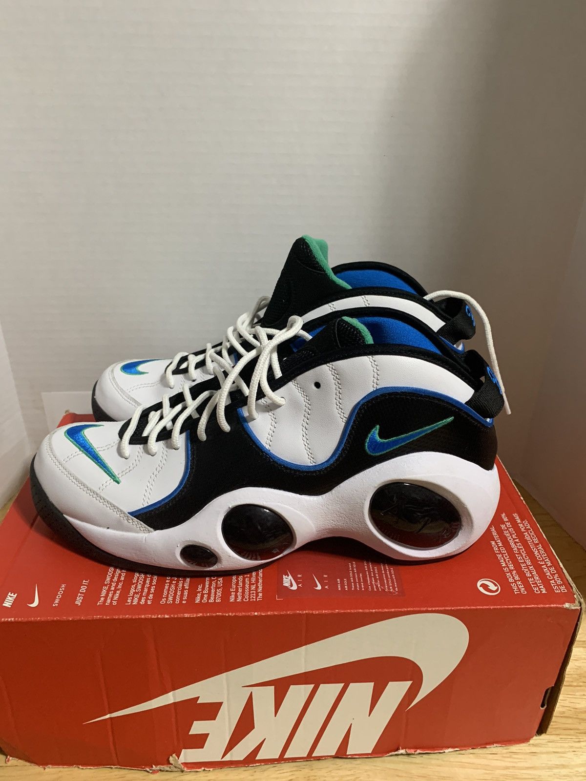 Nike NIKE AIR ZOOM FLIGHT 95 "JASON KIDD" WHITE-BLUE-BLACK SZ 10 Size US 10 / EU 43 - 2 Thumbnail