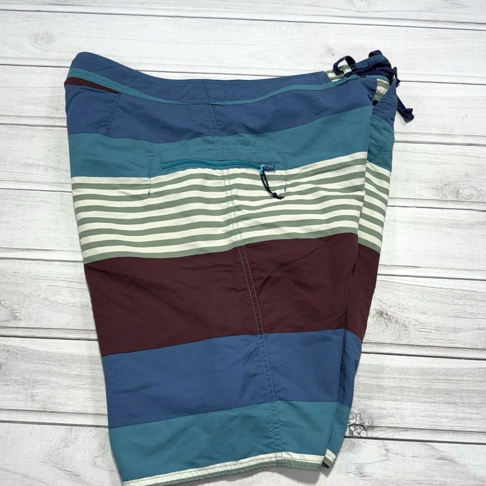 Patagonia Patagonia Board Shorts Mens 34 Blue Striped Swim Trunks Bathing Suit 10" Board Shorts 34 Blue Mens Shorts Beach Swim Surf Vacation Size US 34 / EU 50 - 3 Thumbnail